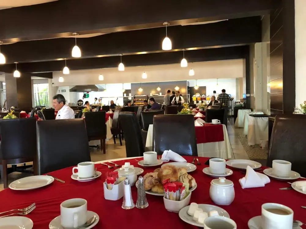 Breakfast, Restaurant/Places to Eat in Hotel Las Trojes