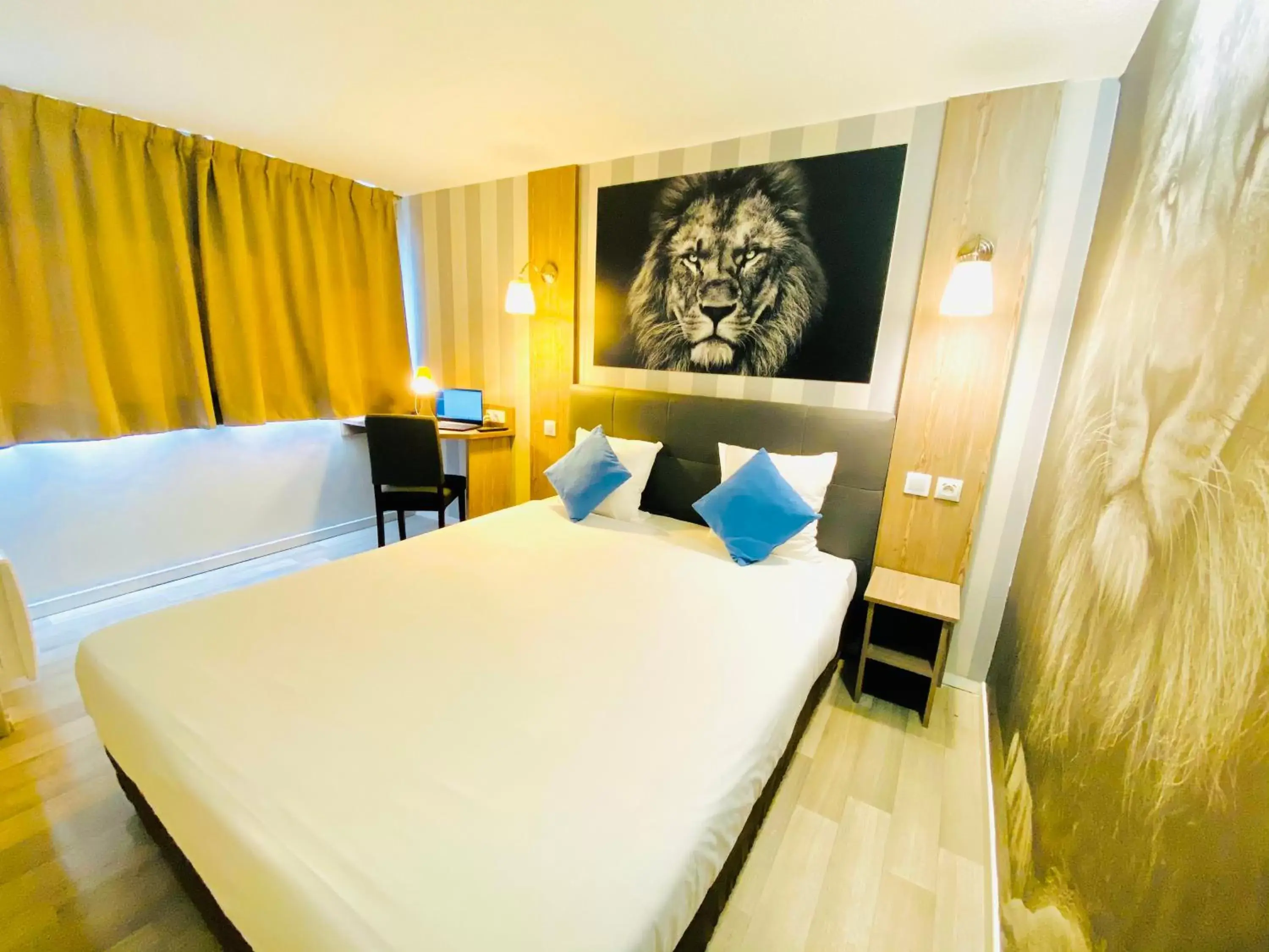 Bedroom, Bed in Hotel RBX - Roubaix Centre