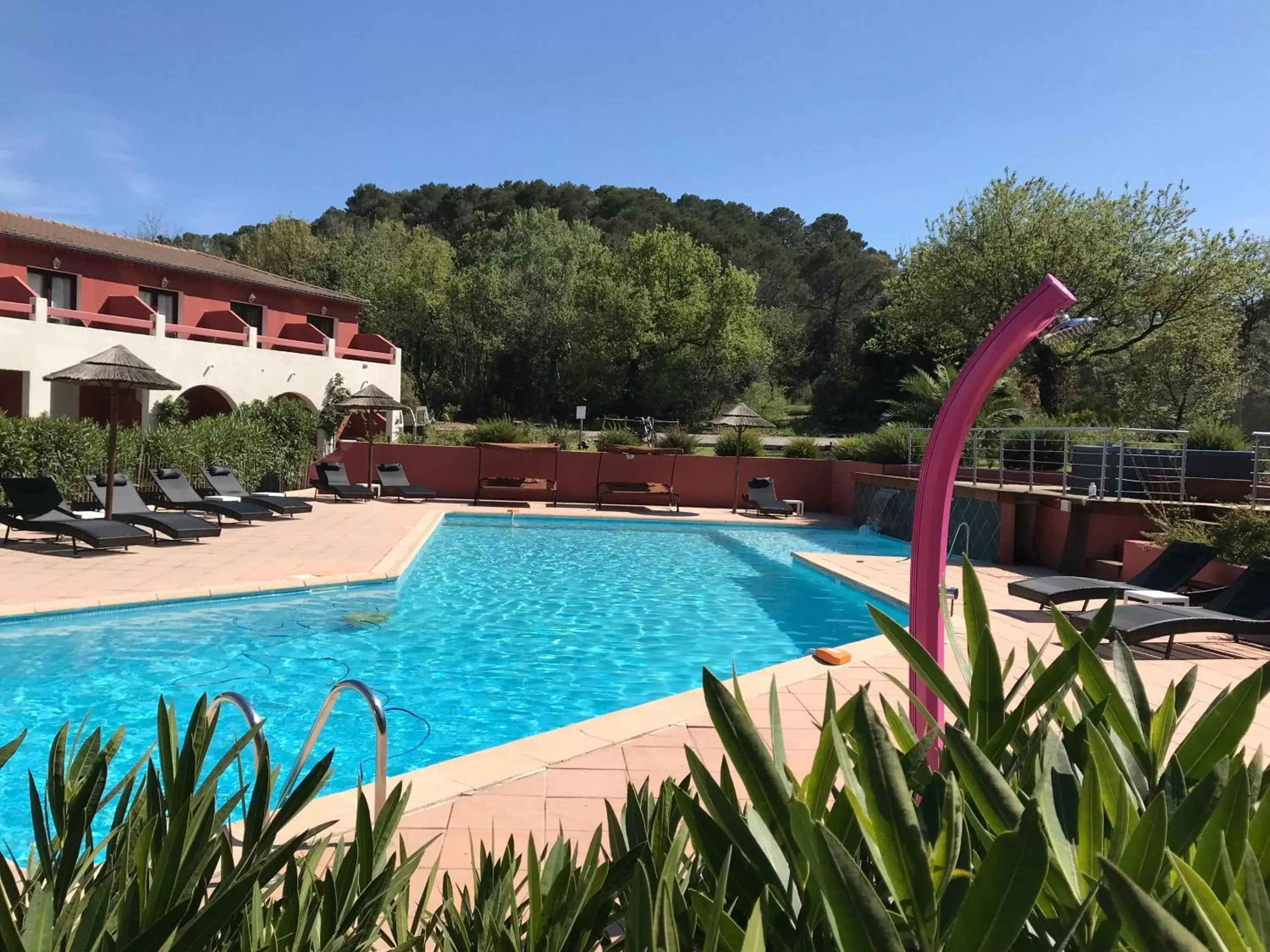 Property building, Swimming Pool in Les Pins Blancs en Provence