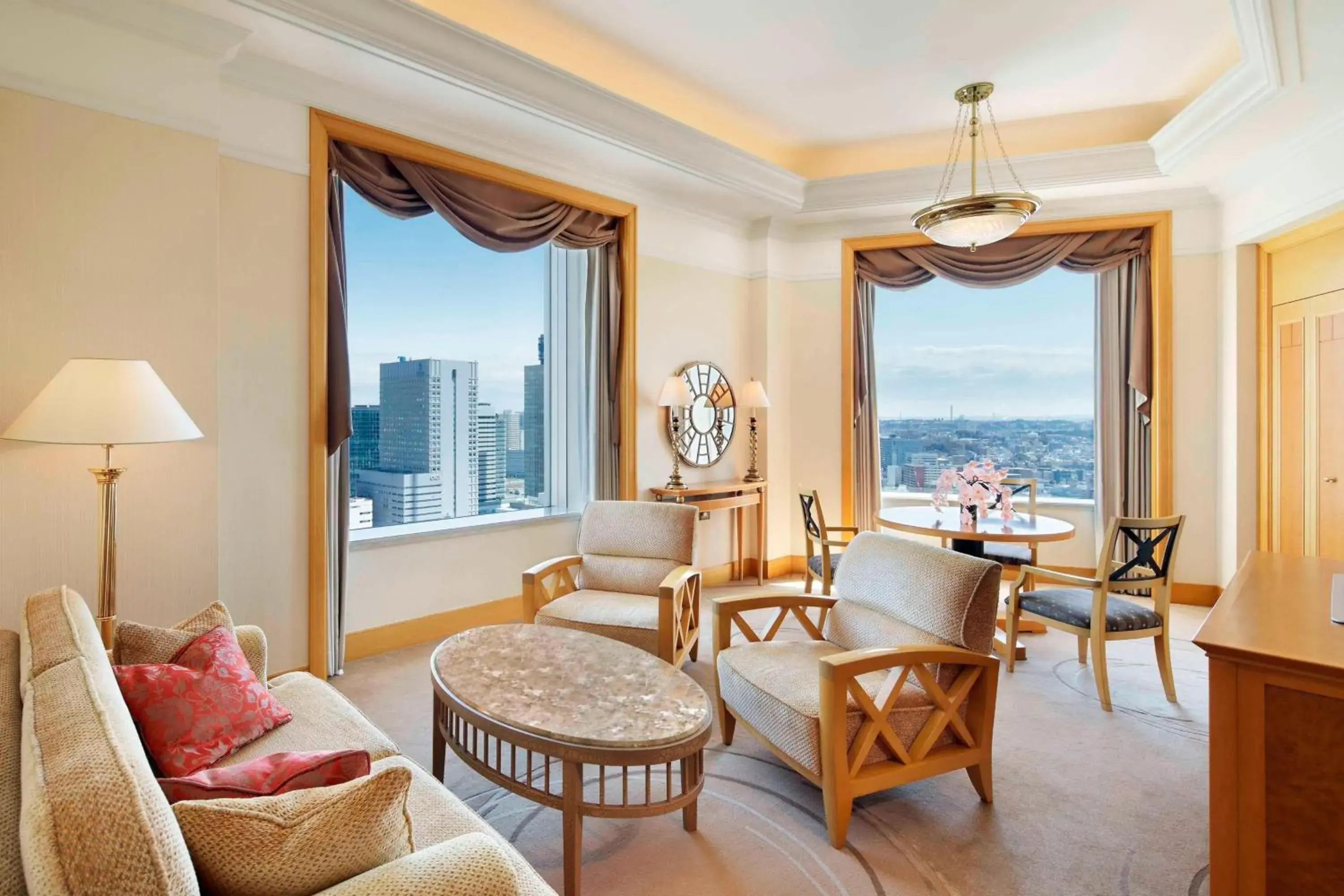 Living room, Seating Area in Yokohama Bay Sheraton Hotel and Towers