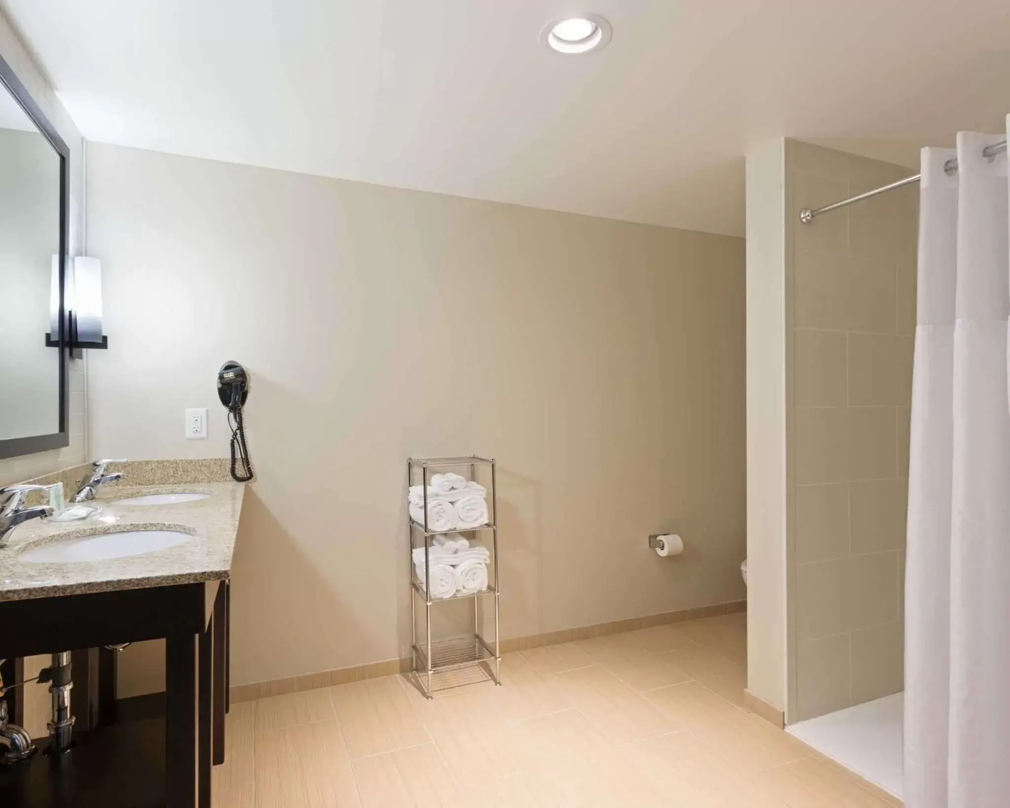 Bathroom in Comfort Suites DuBois