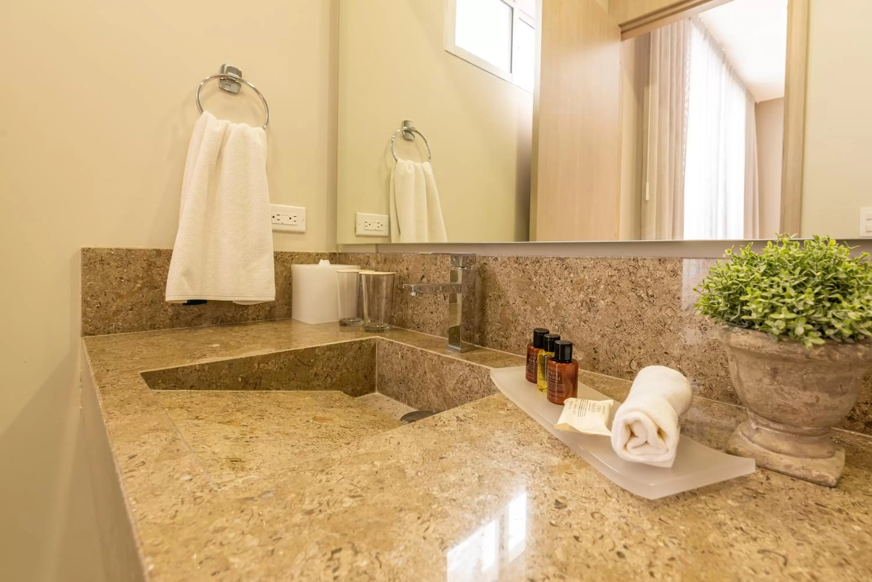 Shower in Madisson Boutique Hotel Cartagena