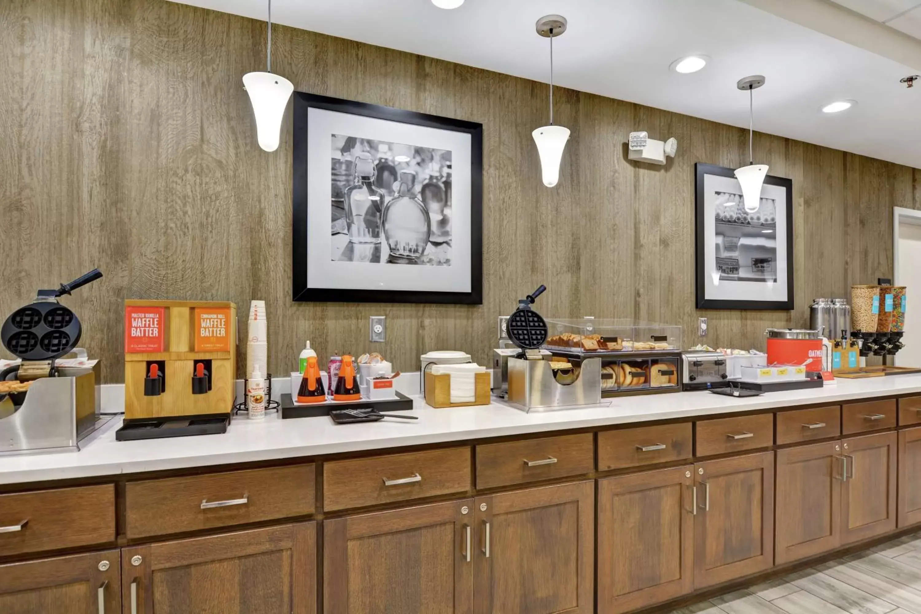 Breakfast, Kitchen/Kitchenette in Hampton Inn By Hilton Suites Ashland, Ohio