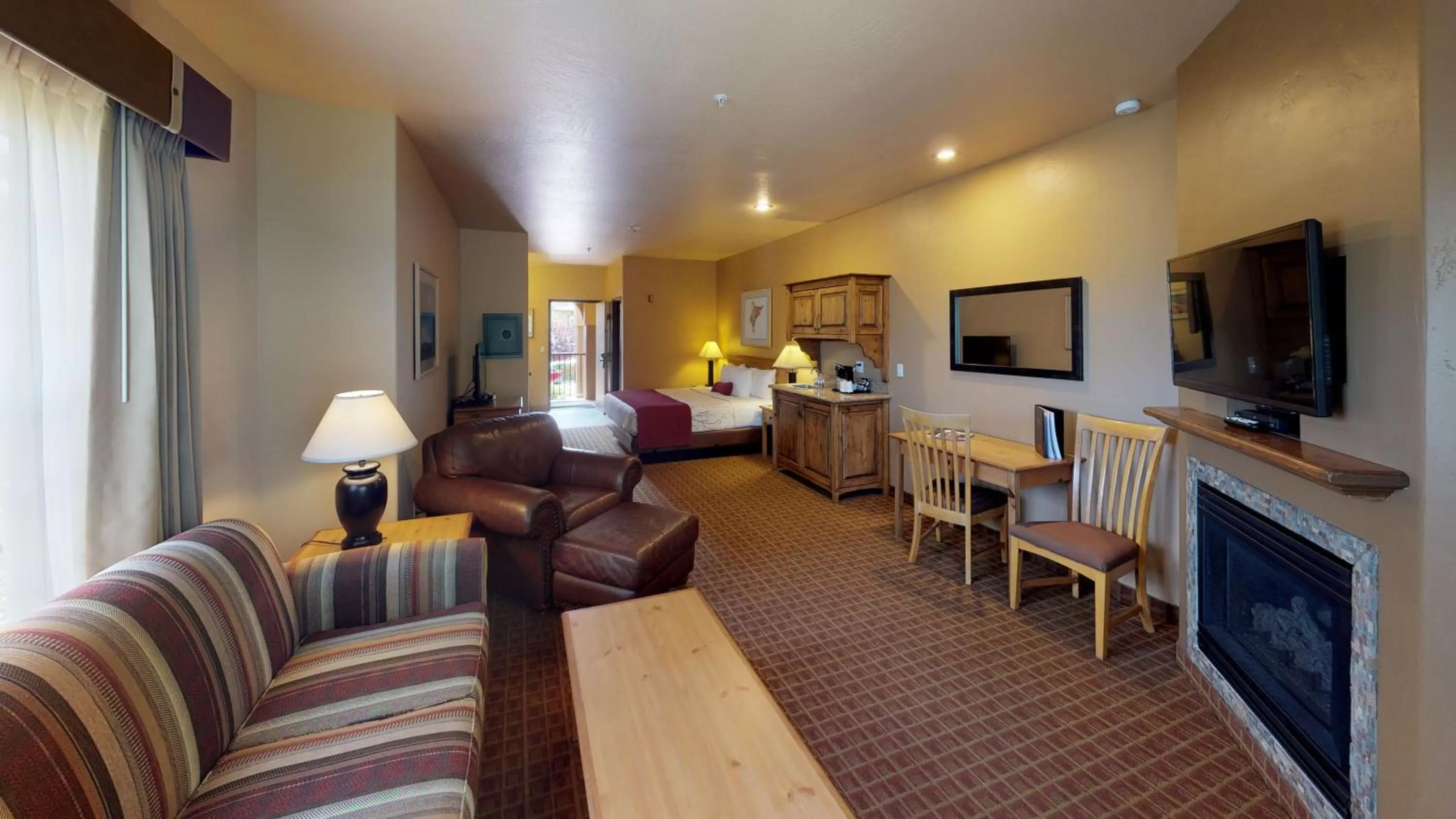 Superior King Suite in Sedona Real Inn & Suites