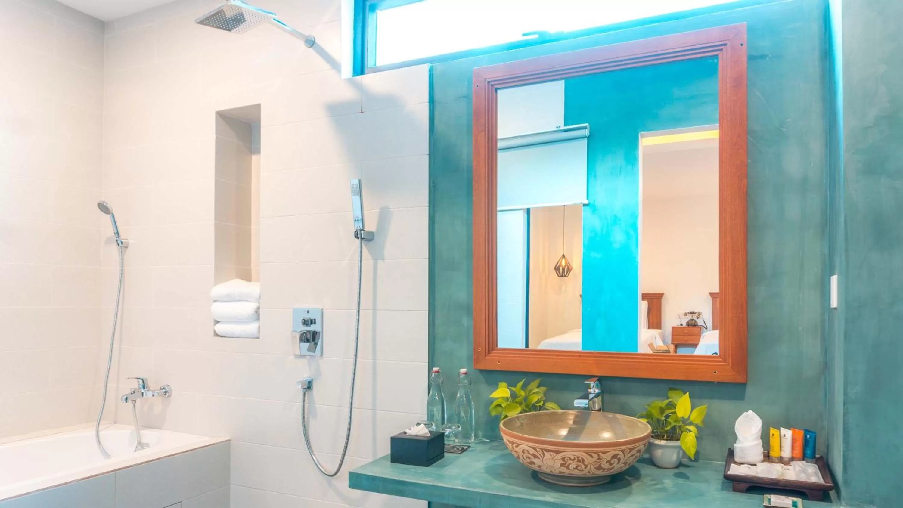 Shower in Angkor Aurora