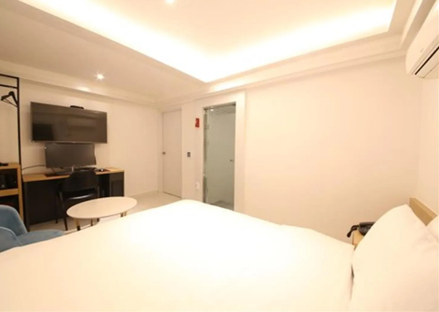 Photo of the whole room, Bed in Busan Seomyeon Business Hotel J7