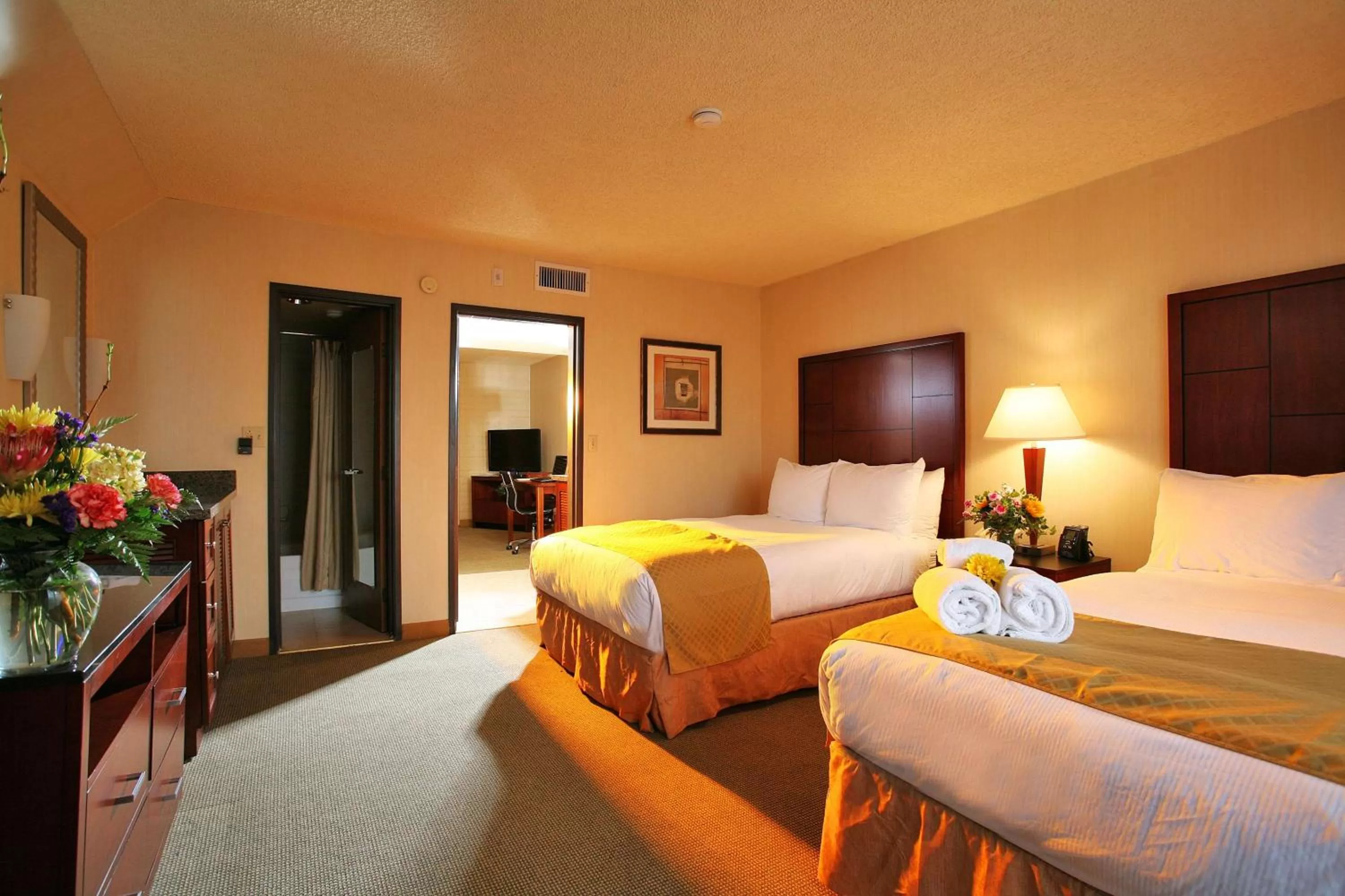 Bed in DoubleTree Suites by Hilton Tucson Airport