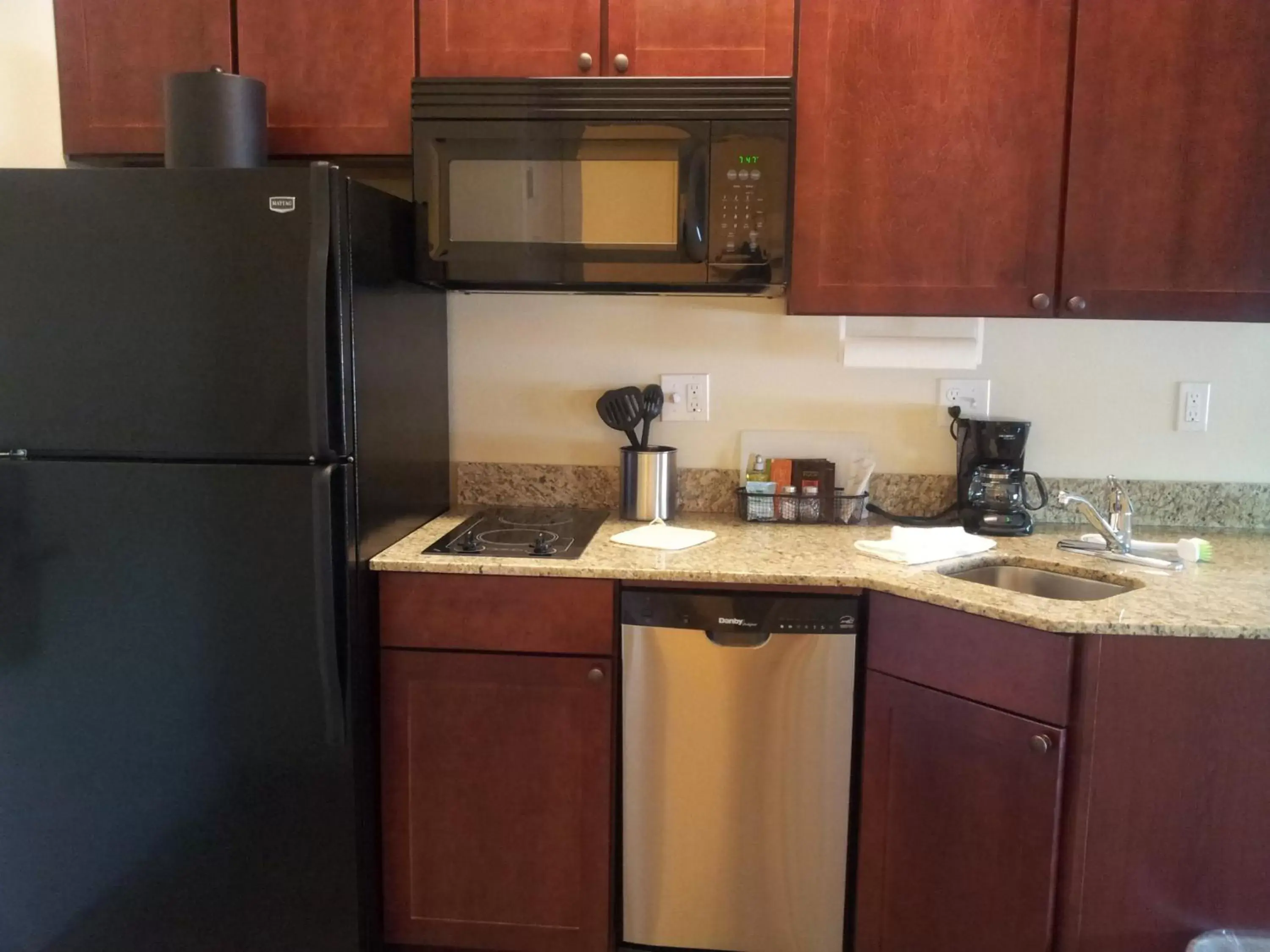 Kitchen or kitchenette, Kitchen/Kitchenette in Extended Stay Americas Suites - Minot