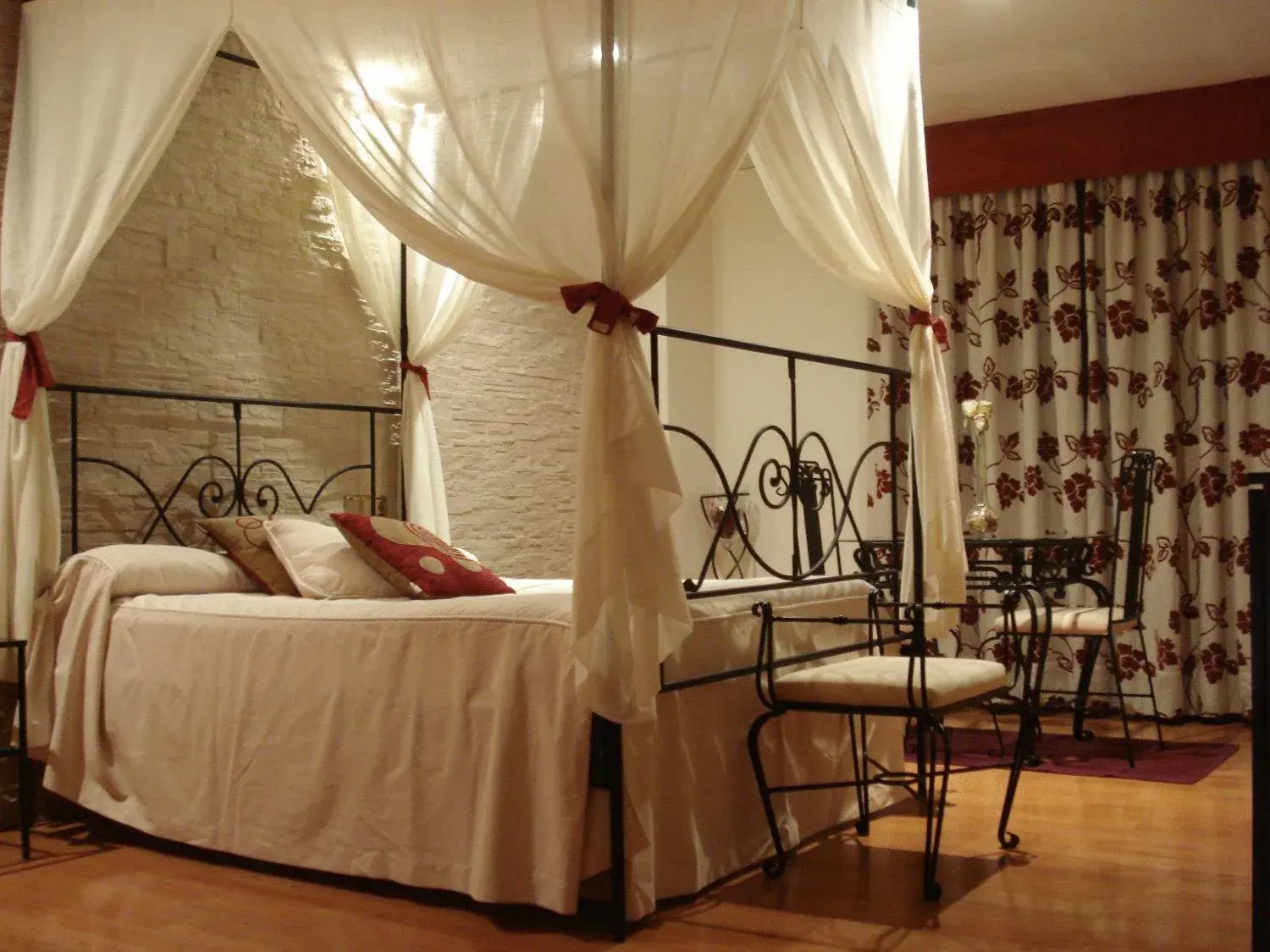 Photo of the whole room, Bed in Hotel El Castillo