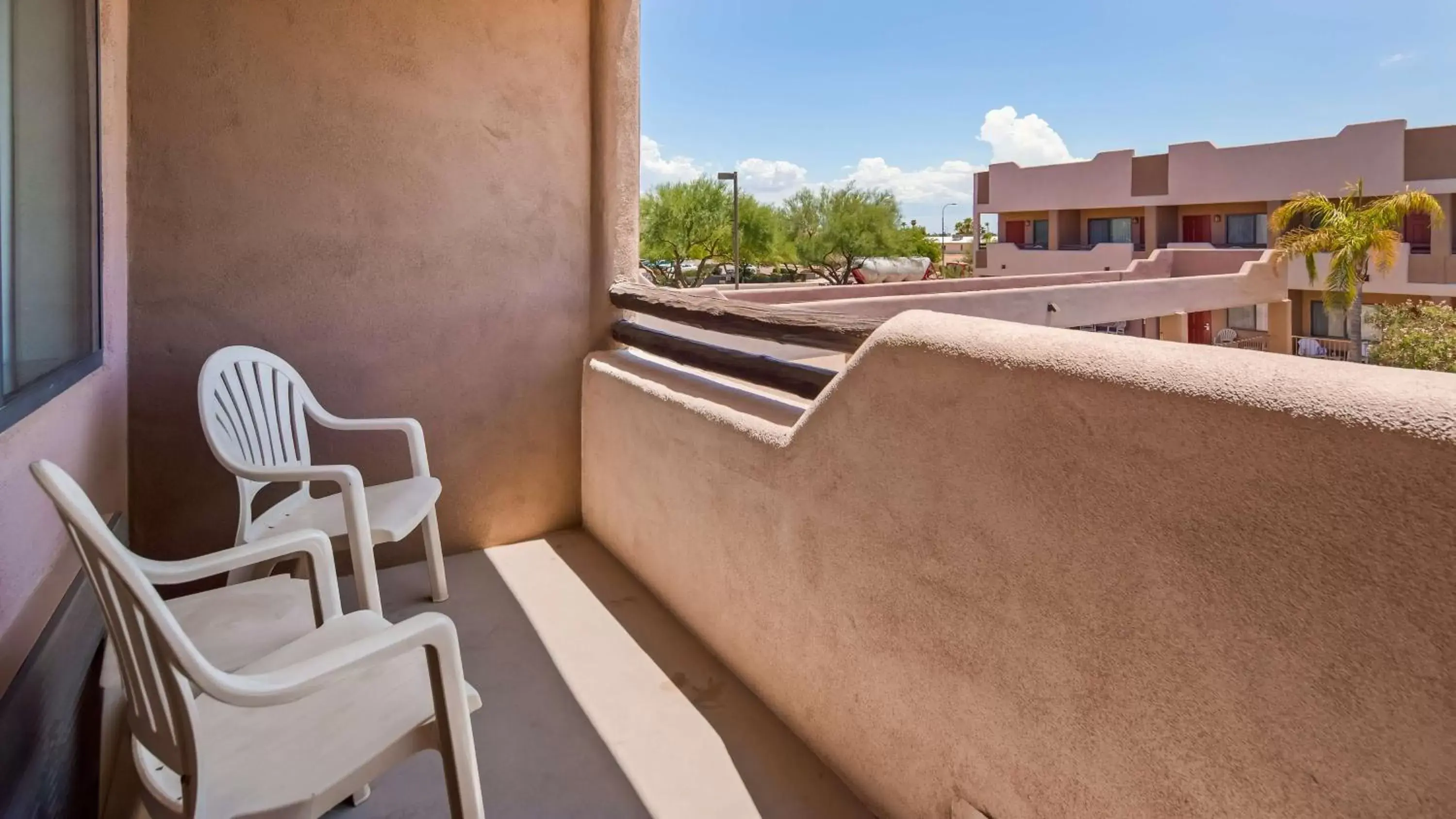 Photo of the whole room, Balcony/Terrace in Best Western Apache Junction Inn