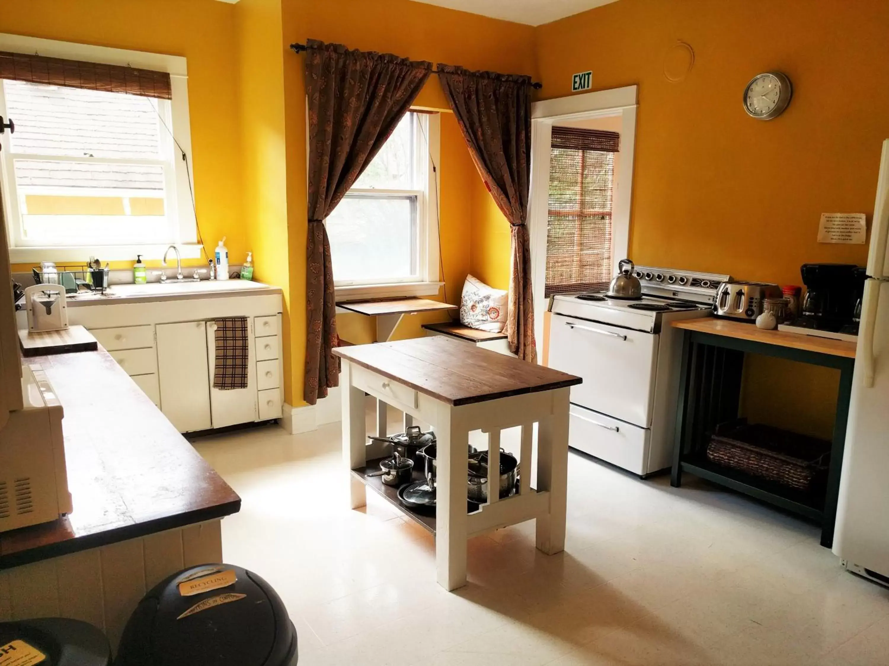 Kitchen or kitchenette, Kitchen/Kitchenette in Bluebird Guesthouse