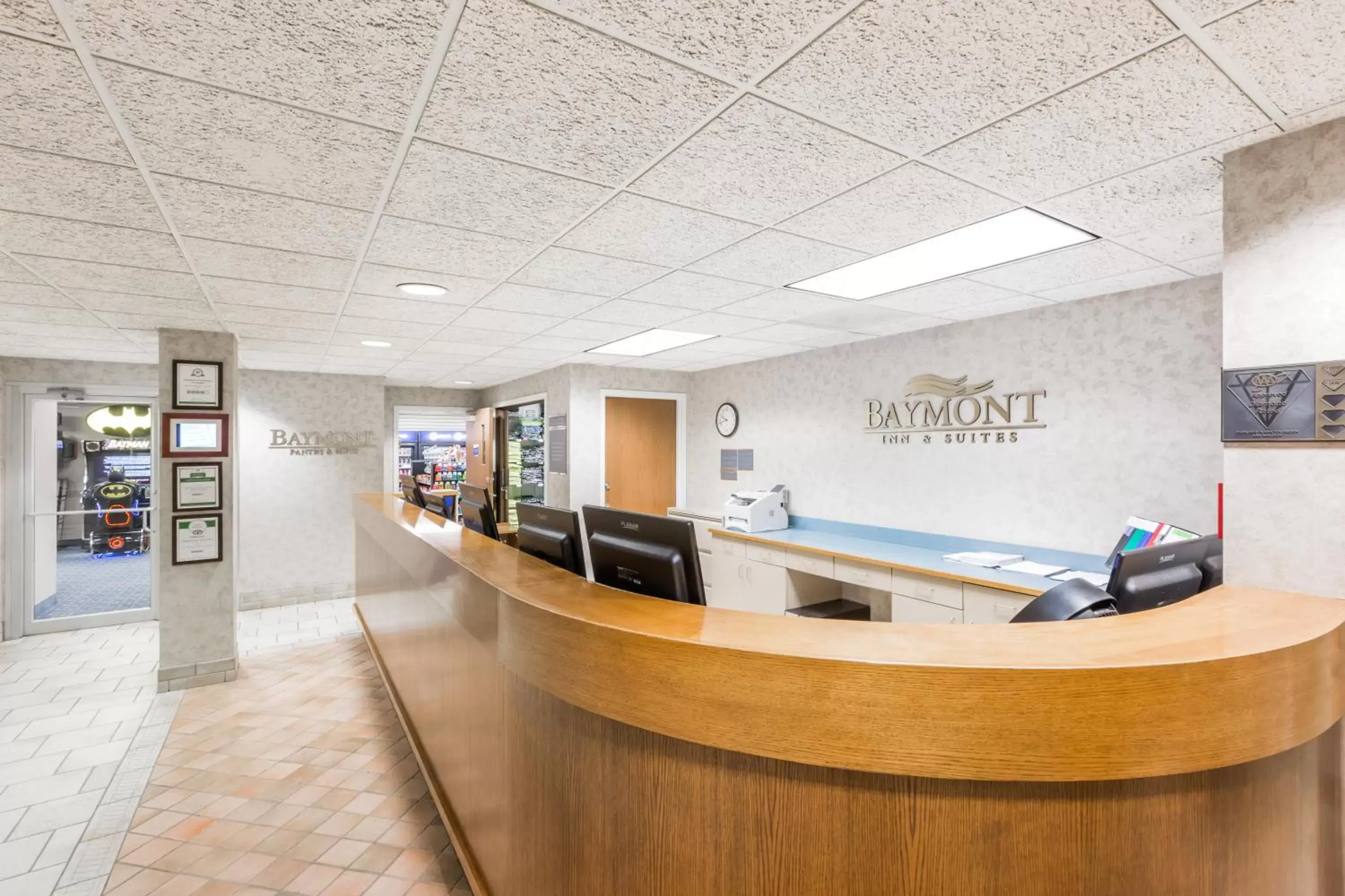 Lobby or reception, Lobby/Reception in Baymont by Wyndham Des Moines Airport