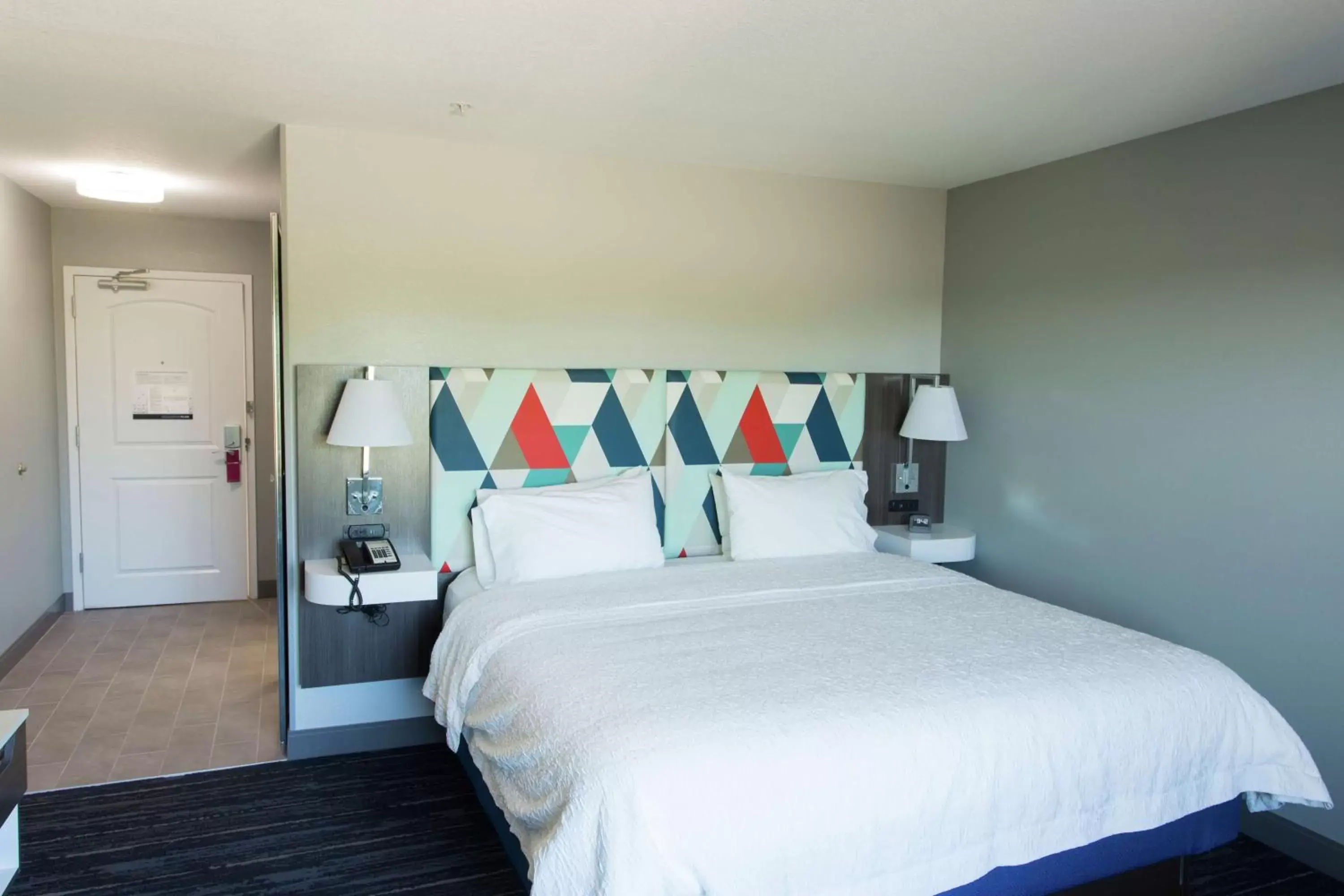 Bed in Hampton Inn & Suites Ankeny