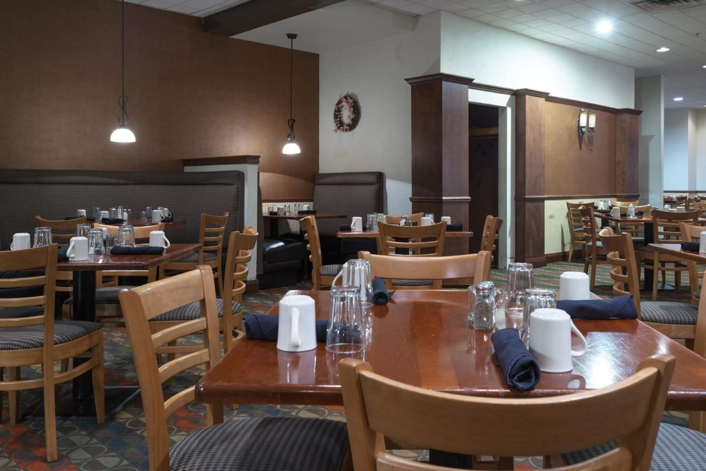 Restaurant/places to eat in Holiday Inn Harrisburg I-81 Hershey Area by IHG