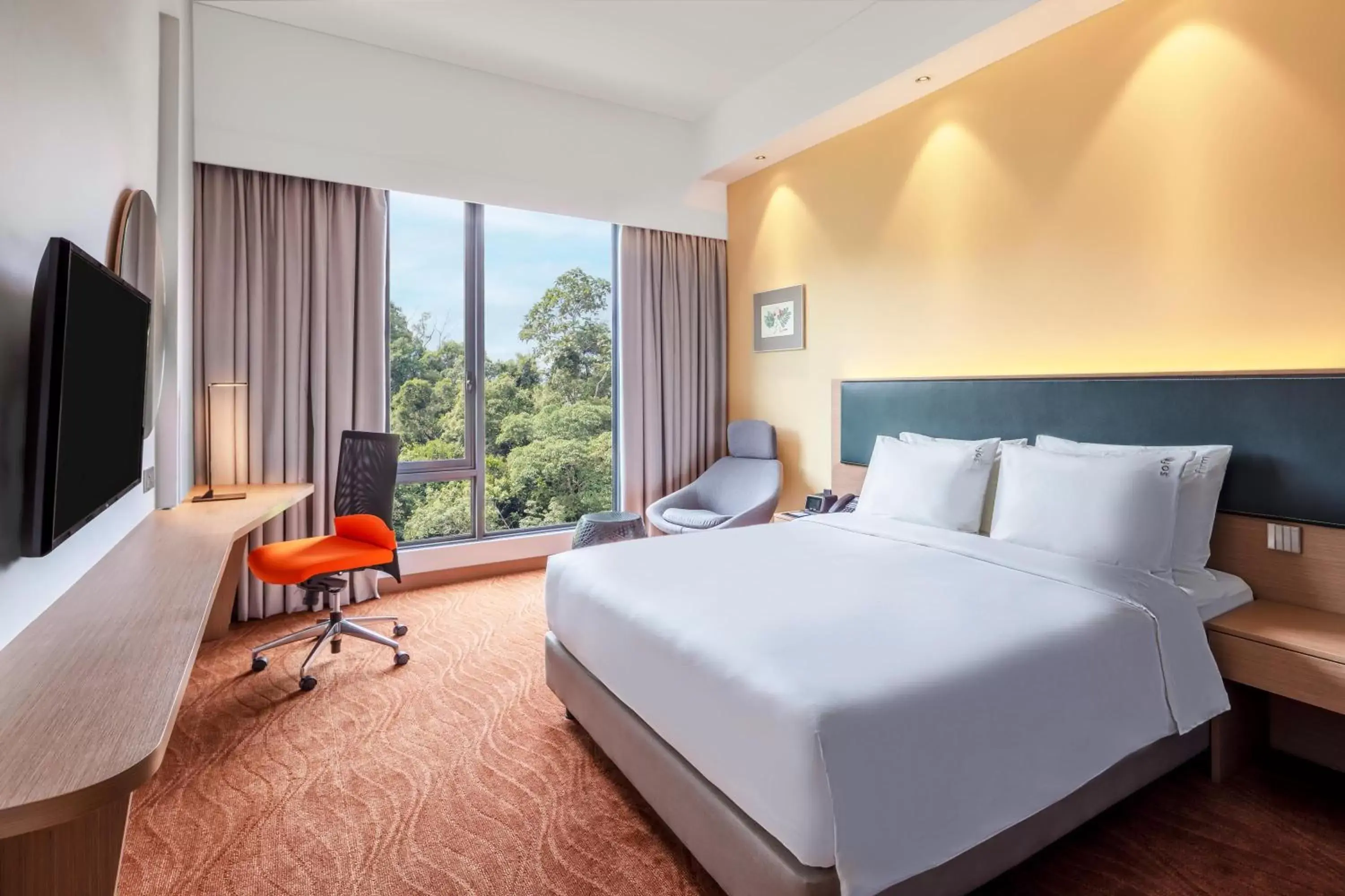 Bedroom, Bed in Holiday Inn Express Kota Kinabalu City Centre, an IHG Hotel