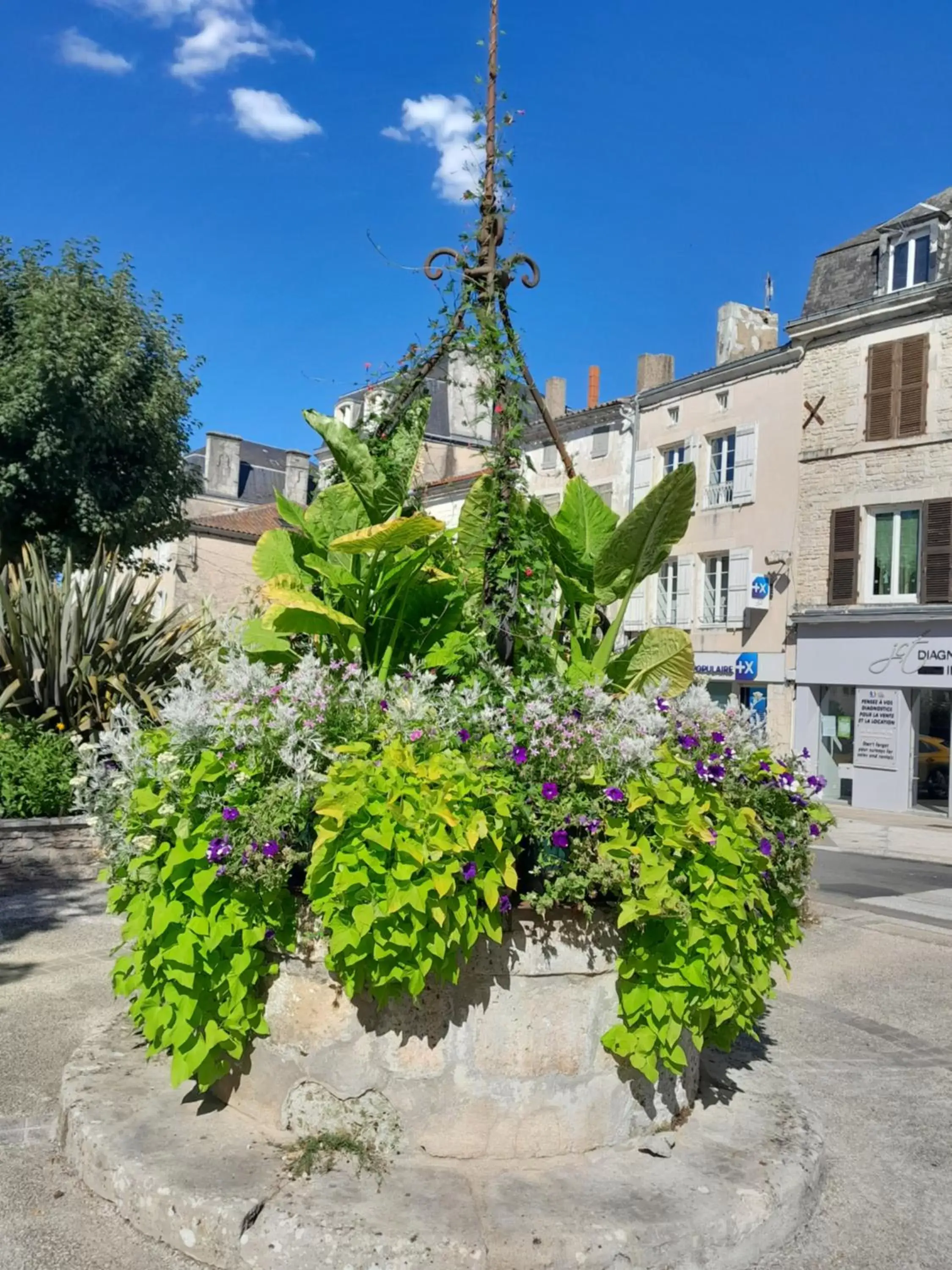 Nearby landmark, Property Building in Le Perroquet Vert