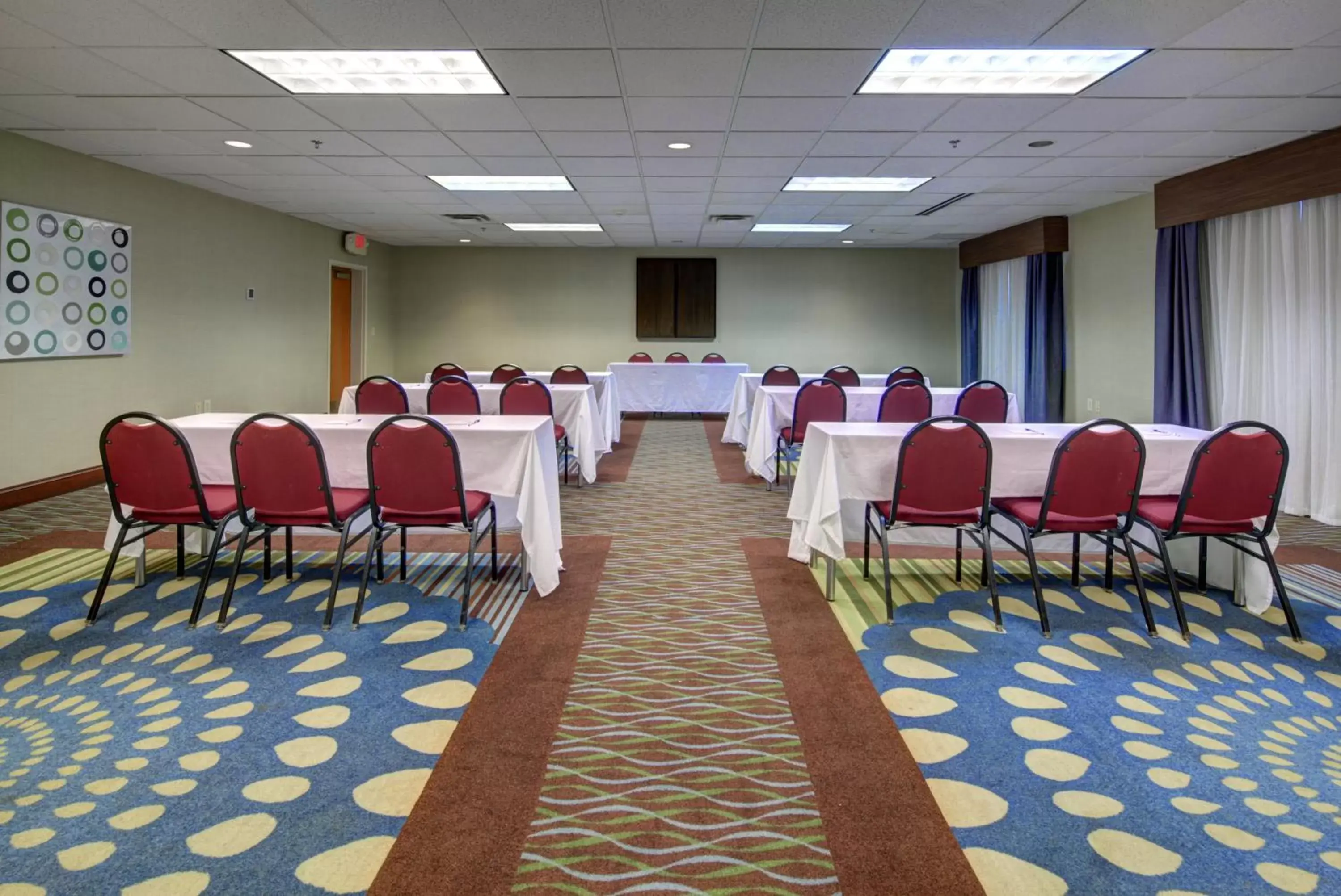 Meeting/conference room in Holiday Inn Express Hotel & Suites Emporia, an IHG Hotel