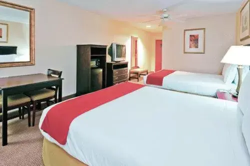 Photo of the whole room, Bed in Best Western Plus Philadelphia-Choctaw Hotel and Suites