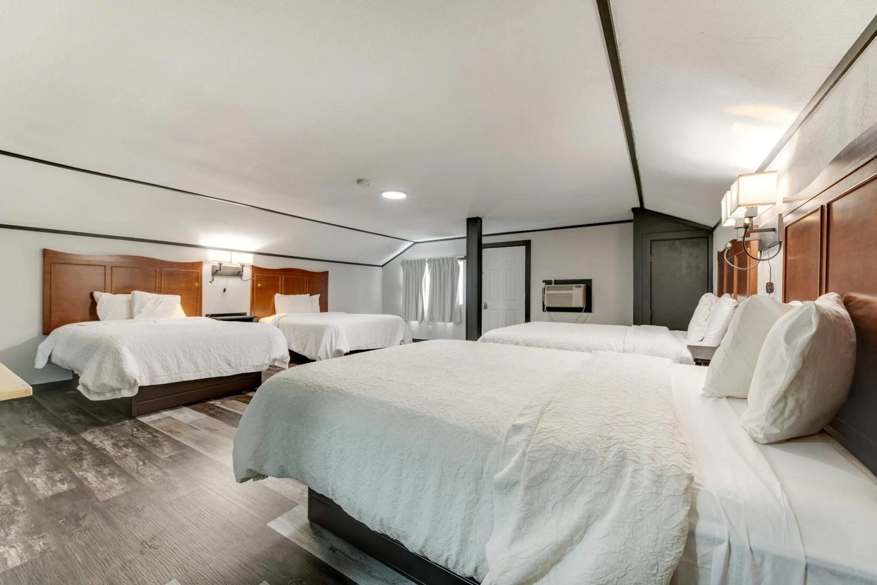 Bedroom, Bed in Dolores Mountain Inn