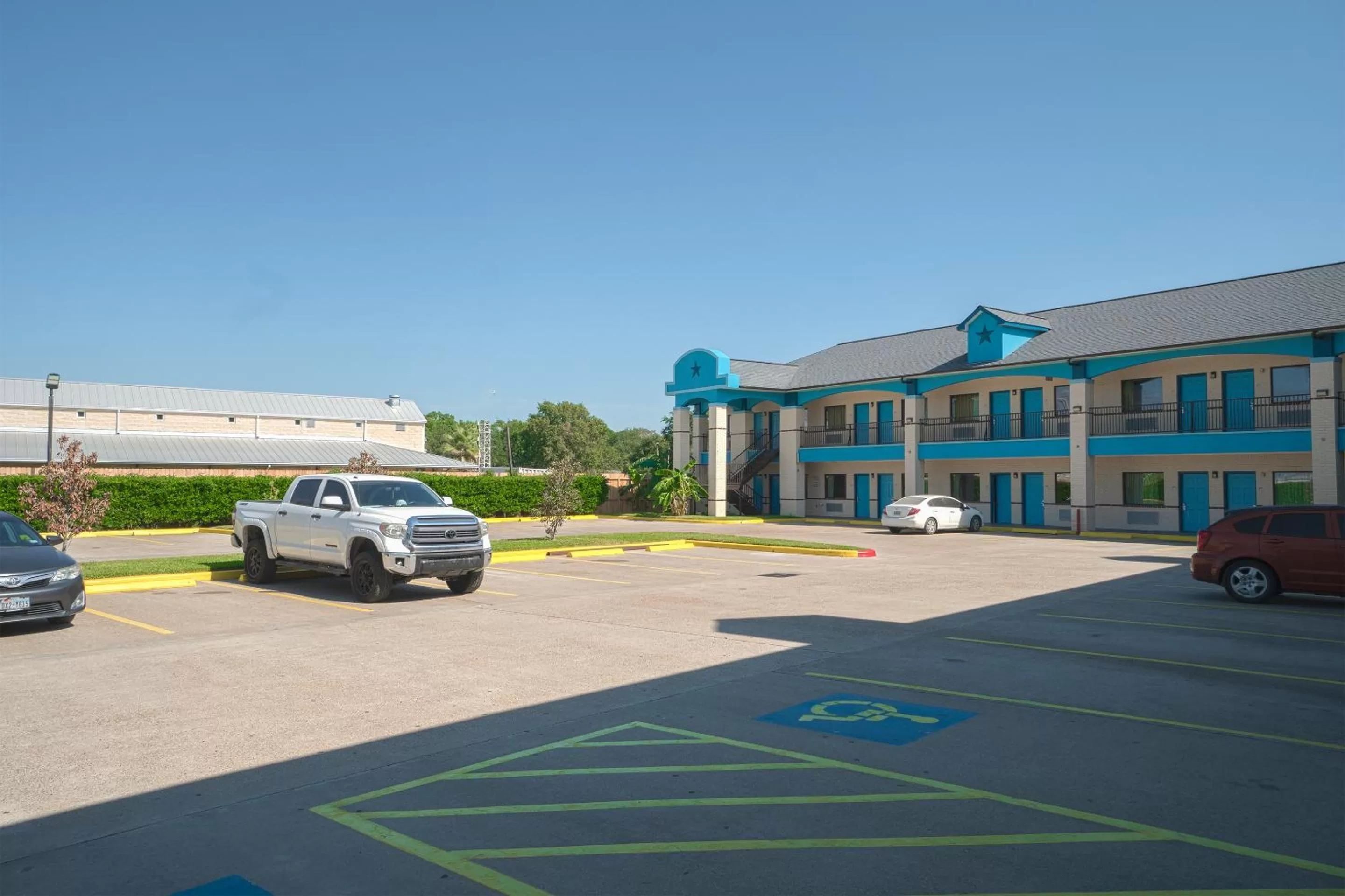 Parking in Hotel Bliss Kemah