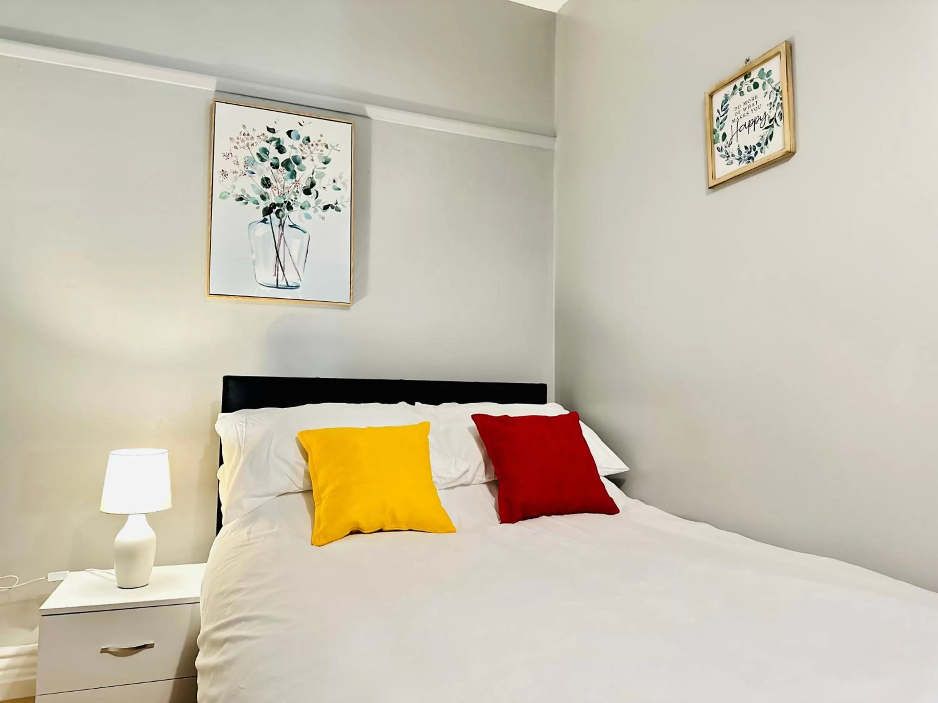 Bedroom, Bed in Sandys Holidays Home