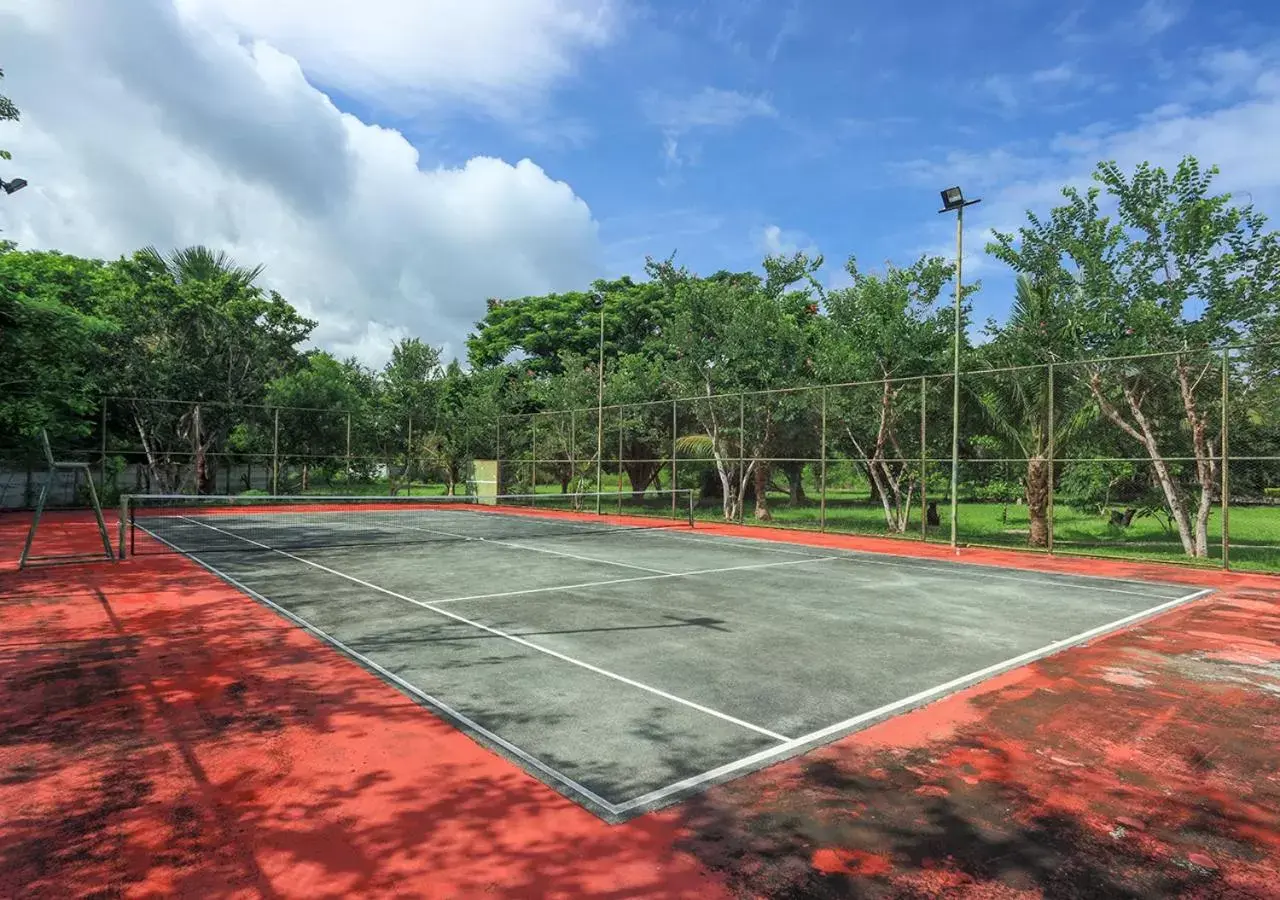 Tennis court, Tennis/Squash in The Jayakarta Suites Komodo Flores
