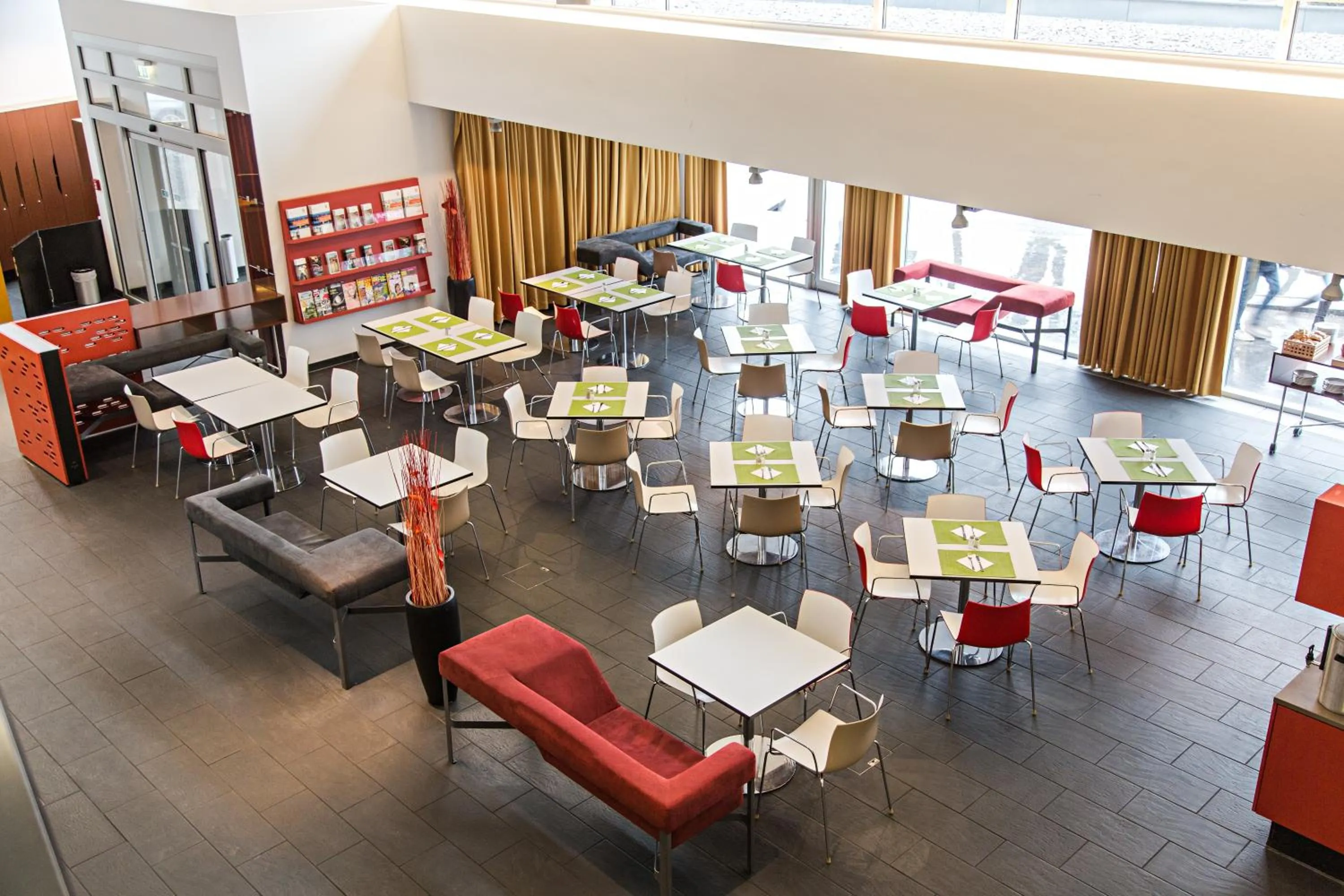 Restaurant/places to eat in Kyriad Vienna Altmannsdorf