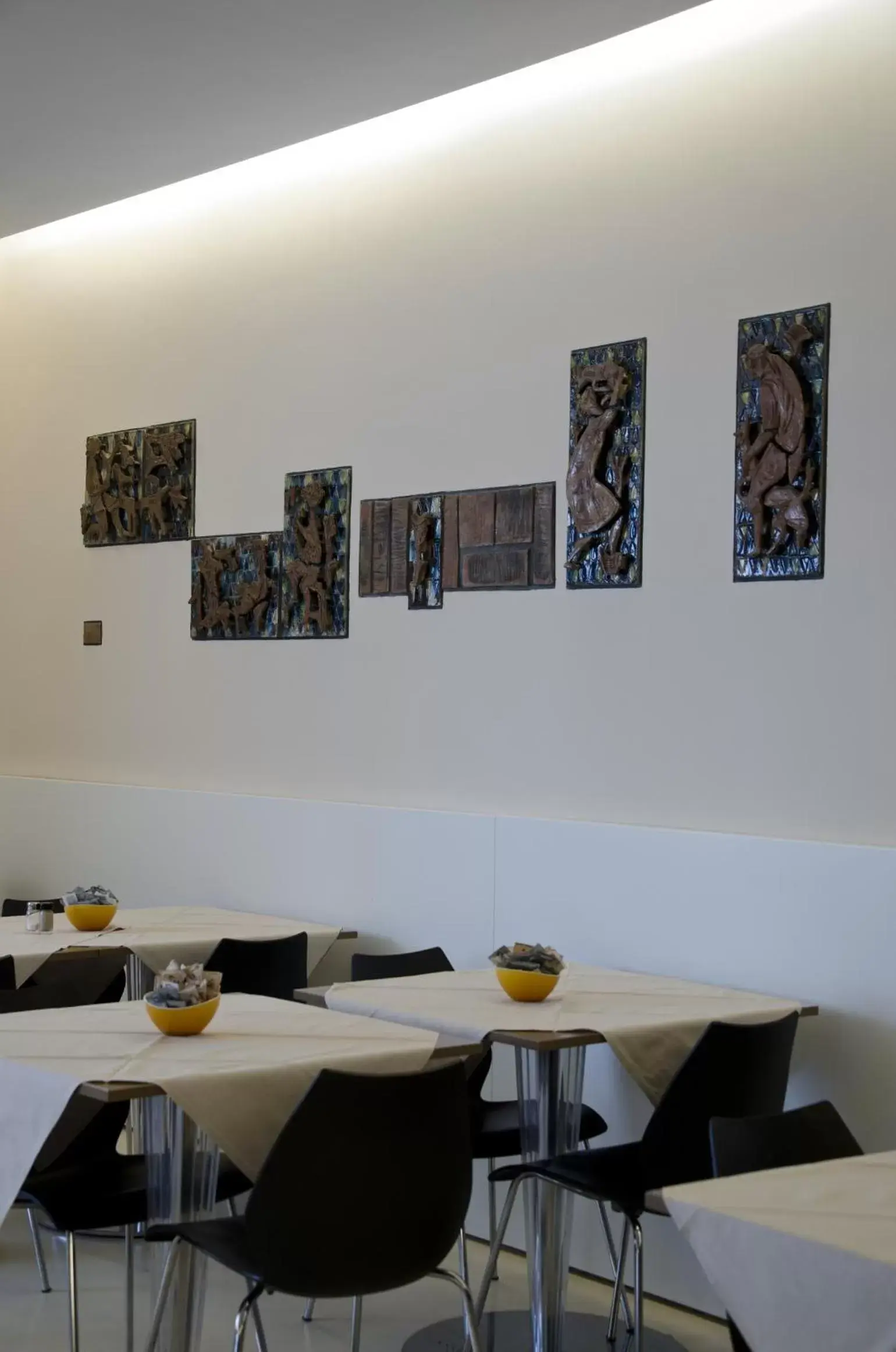 Restaurant/places to eat in Key Hotel Restaurant/places to eat in Key Hotel