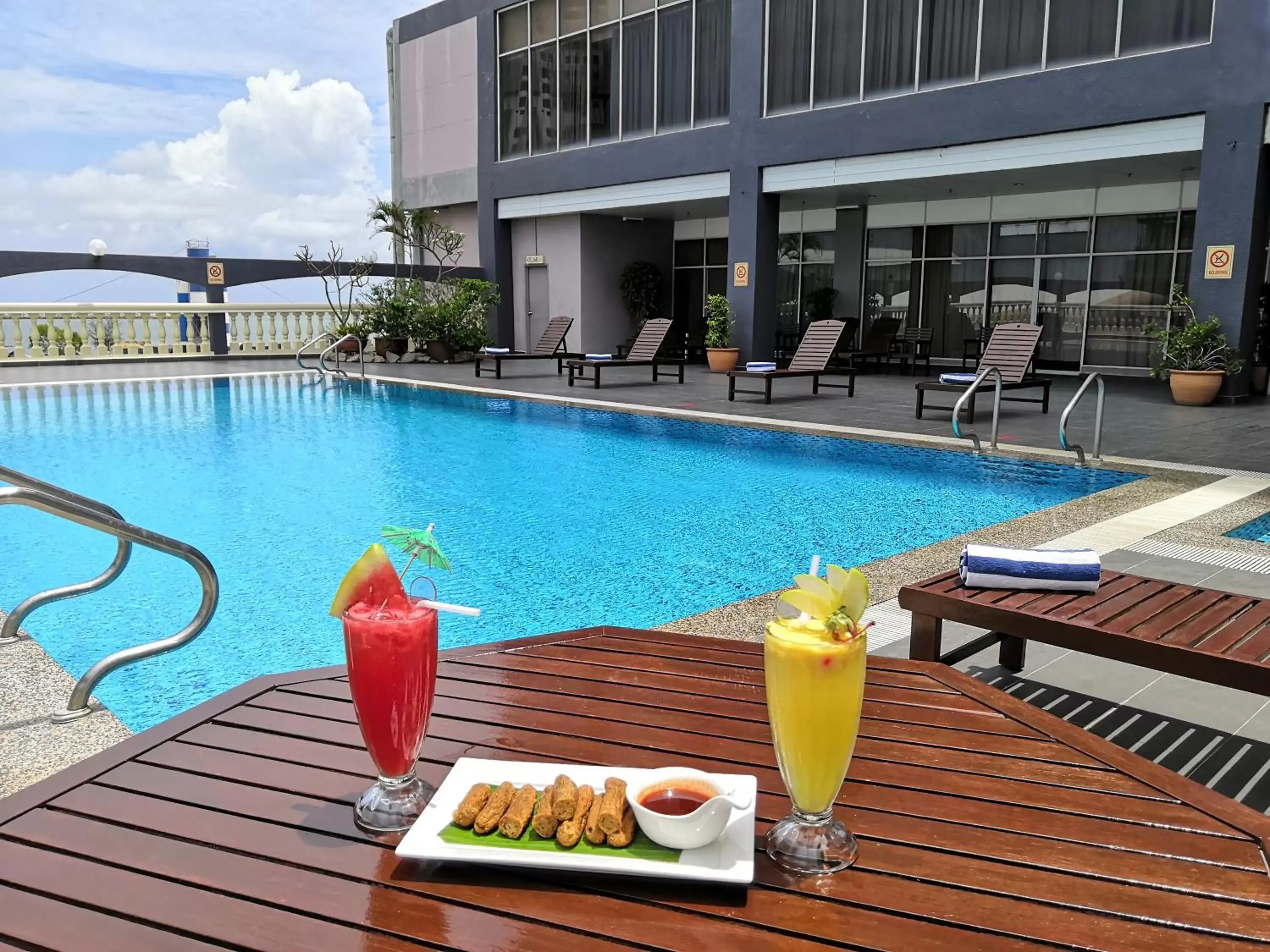 Swimming Pool in Hotel Grand Continental Kuala Terengganu