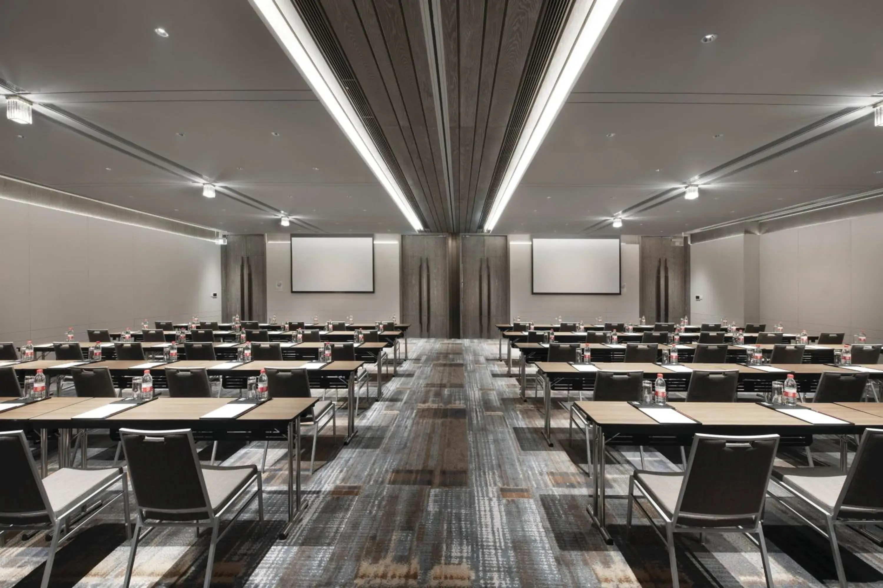 Meeting/conference room in Crowne Plaza Wuhan Optics Valley, an IHG Hotel