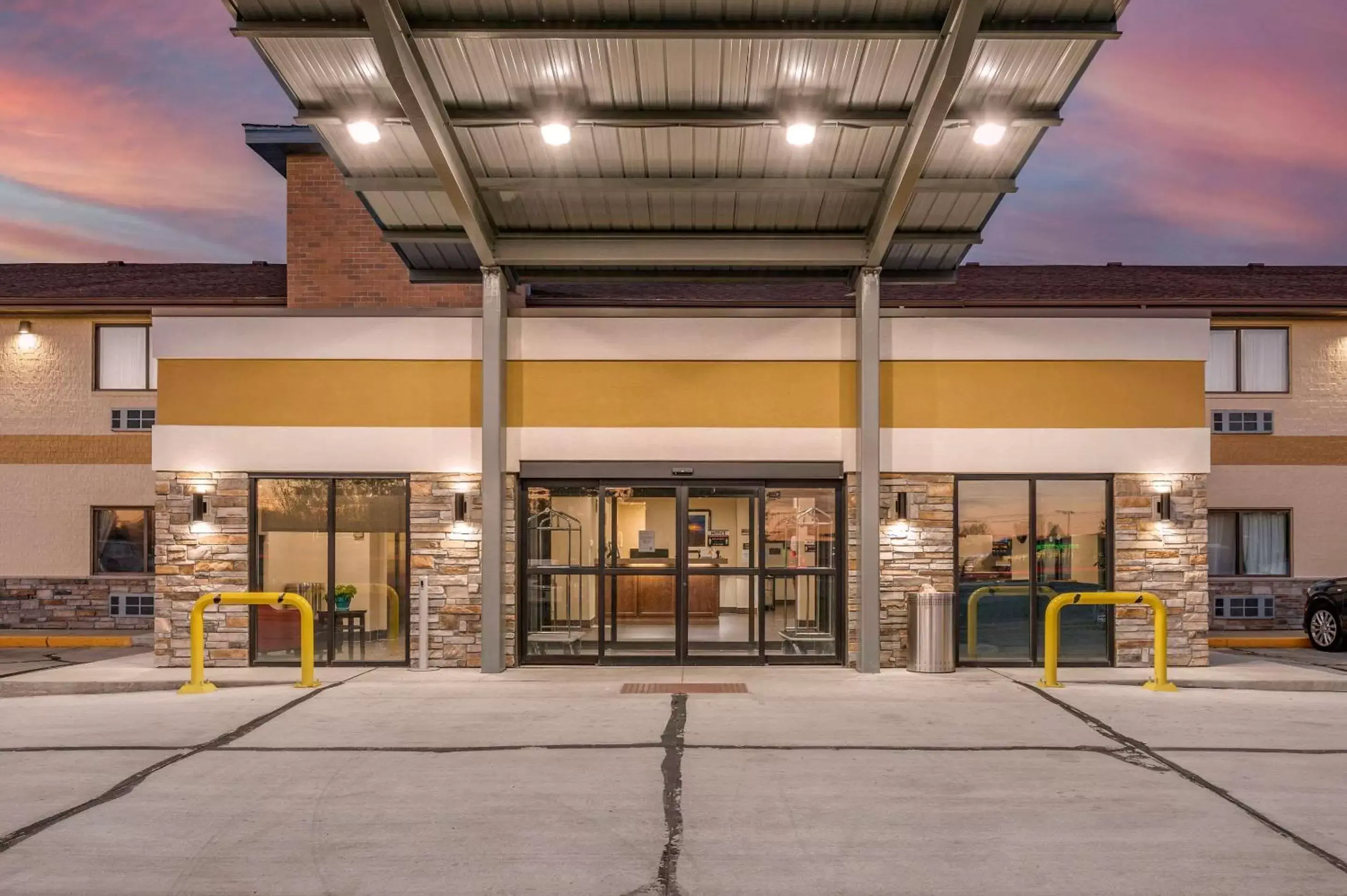 Property building in Comfort Inn Near Kokomo Speedway