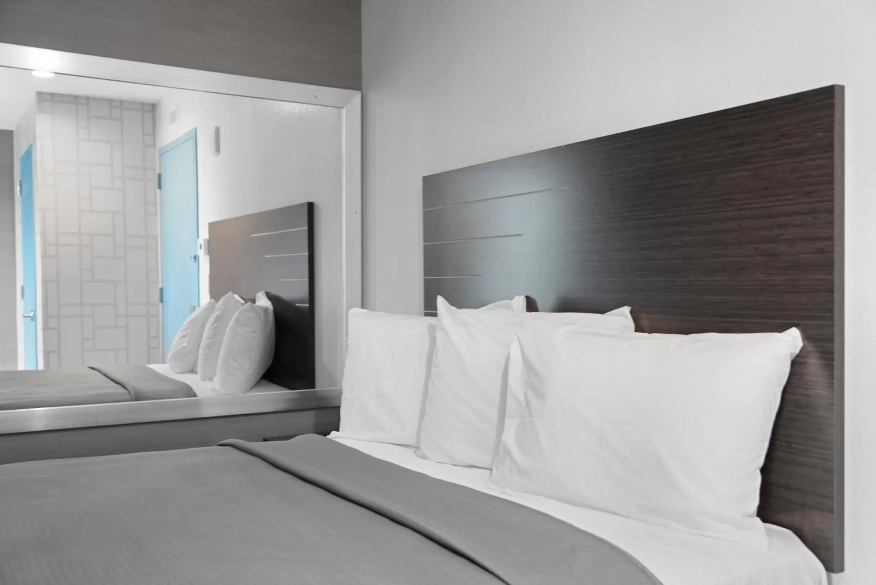 Bed in Hotel 365 Bronx - Yankee Stadium