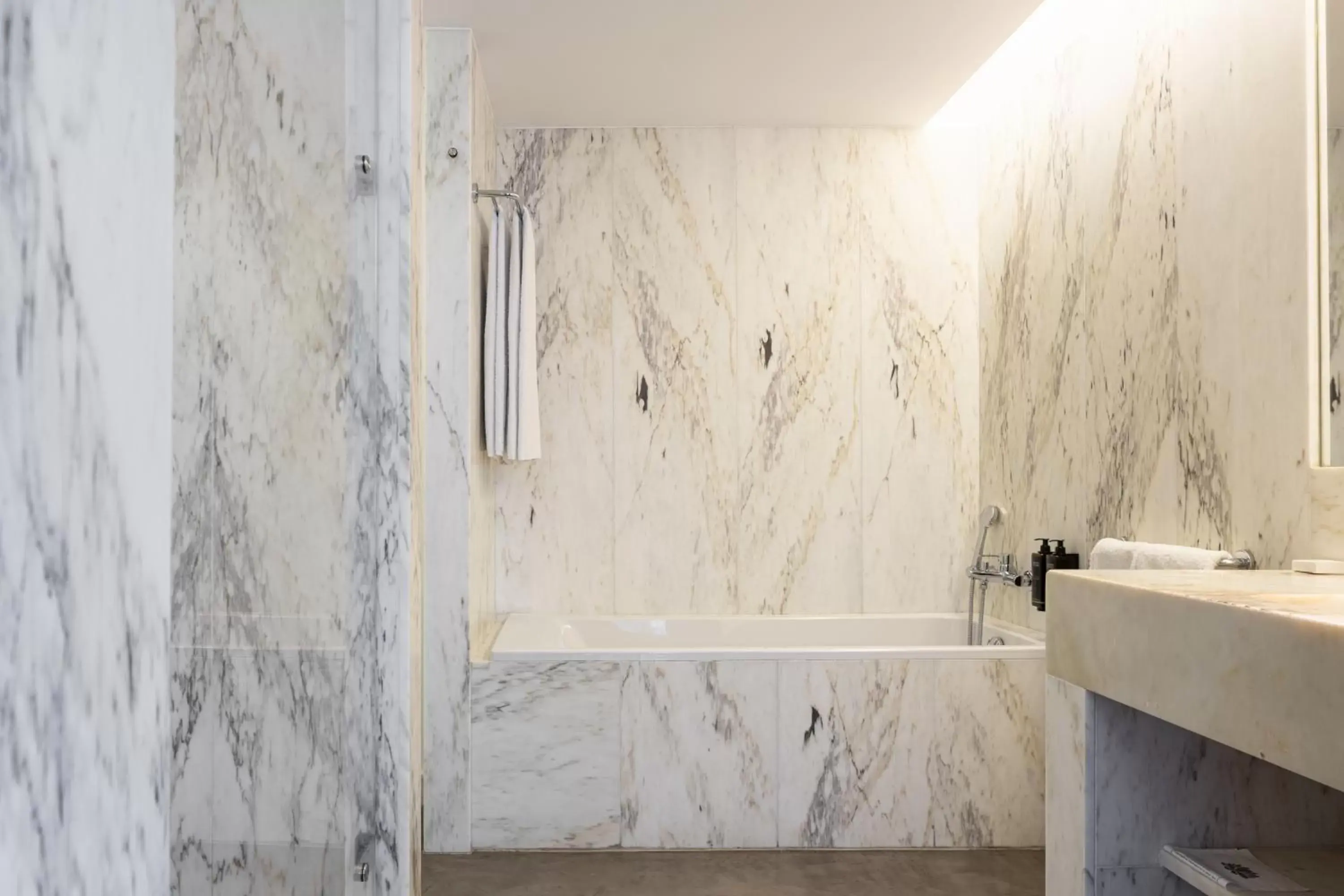 Bath, Bathroom in Evora Olive Hotel