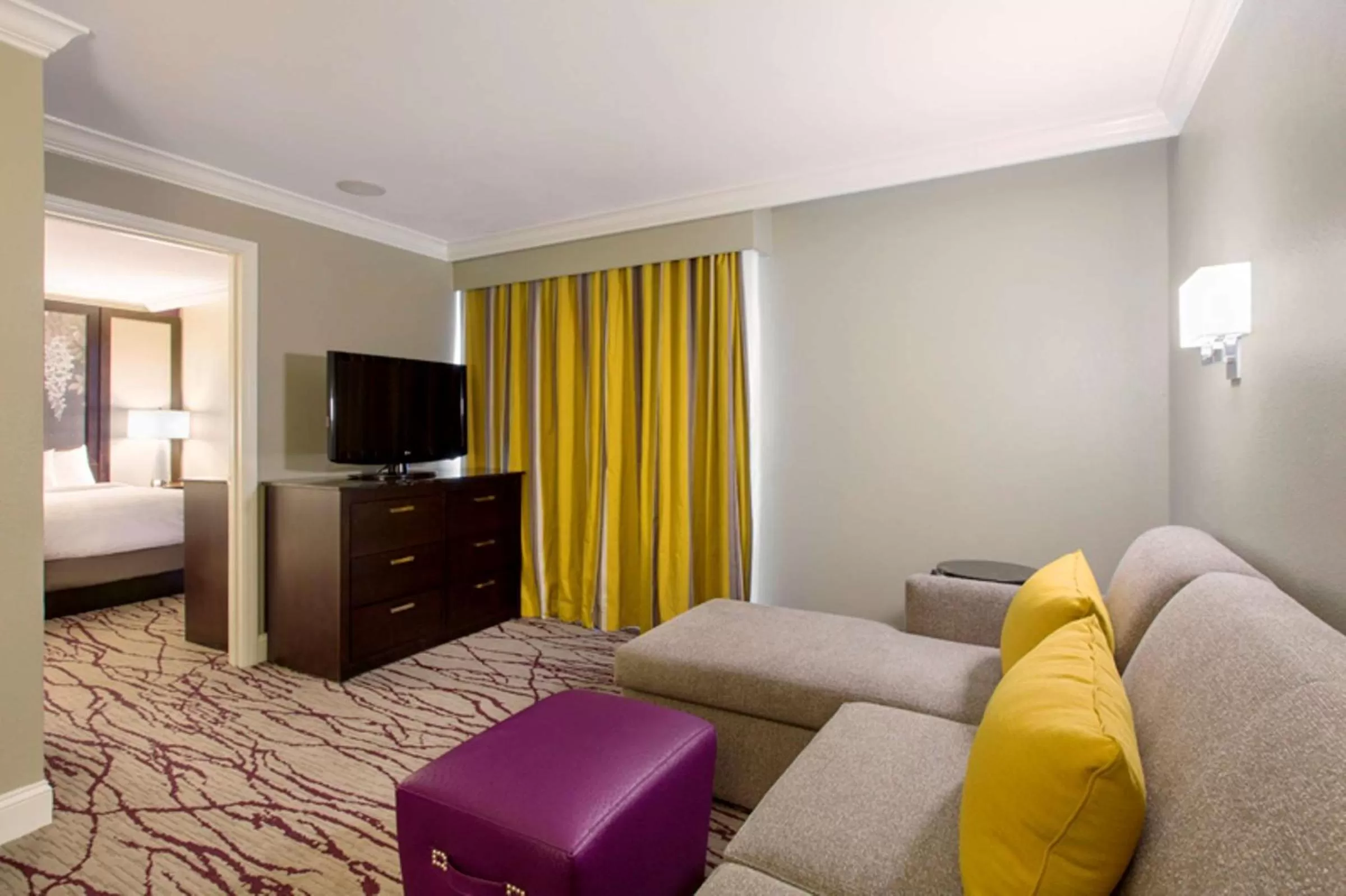 Bed in DoubleTree by Hilton Historic Savannah