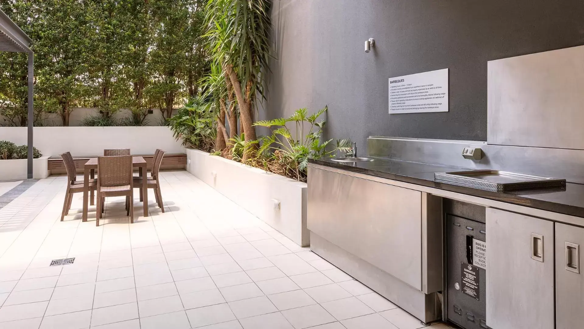 BBQ facilities, Kitchen/Kitchenette in Oaks Brisbane on Charlotte Suites