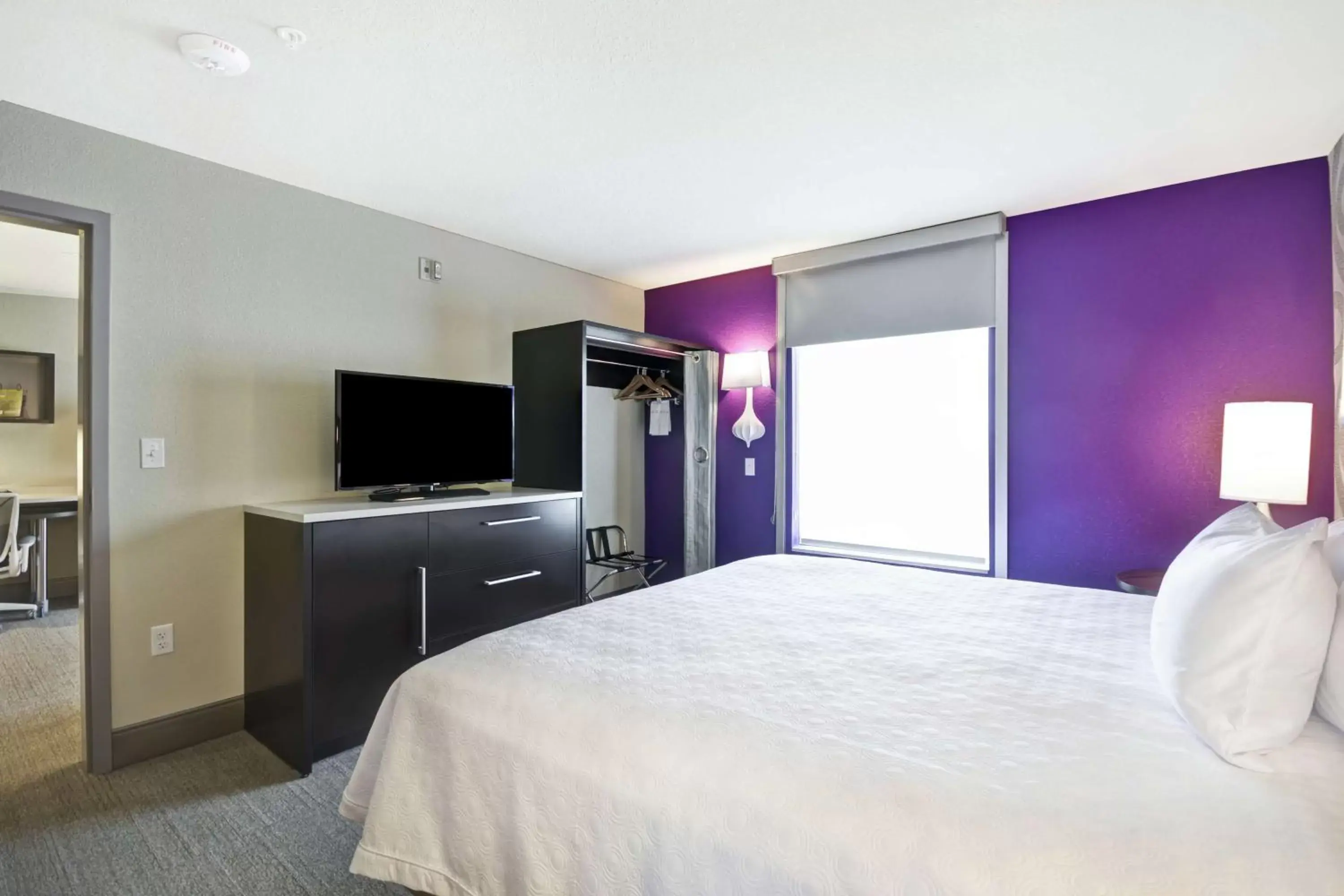 Bedroom, Bed in Home2 Suites by Hilton KCI Airport