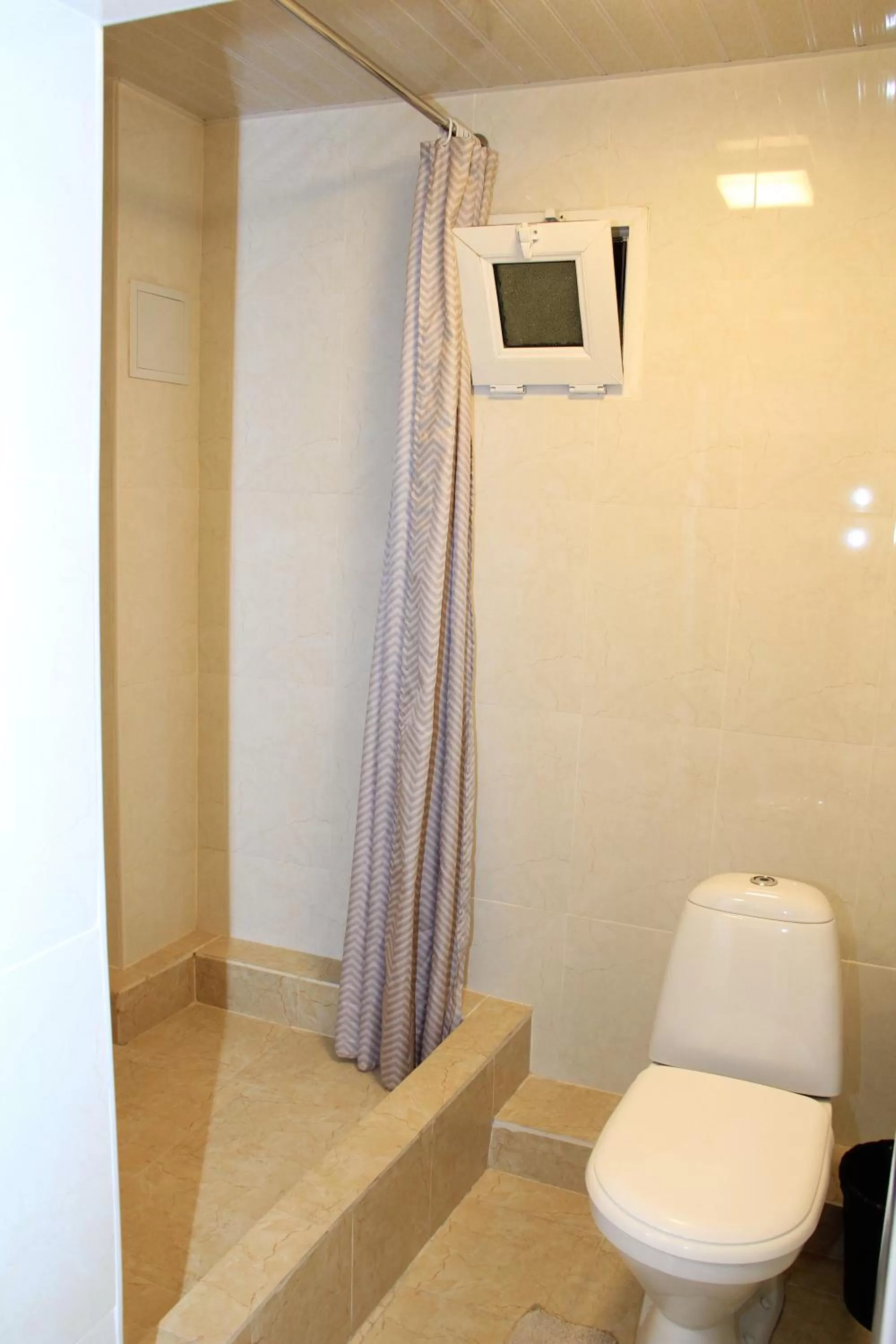 Toilet in Anvar's Guests