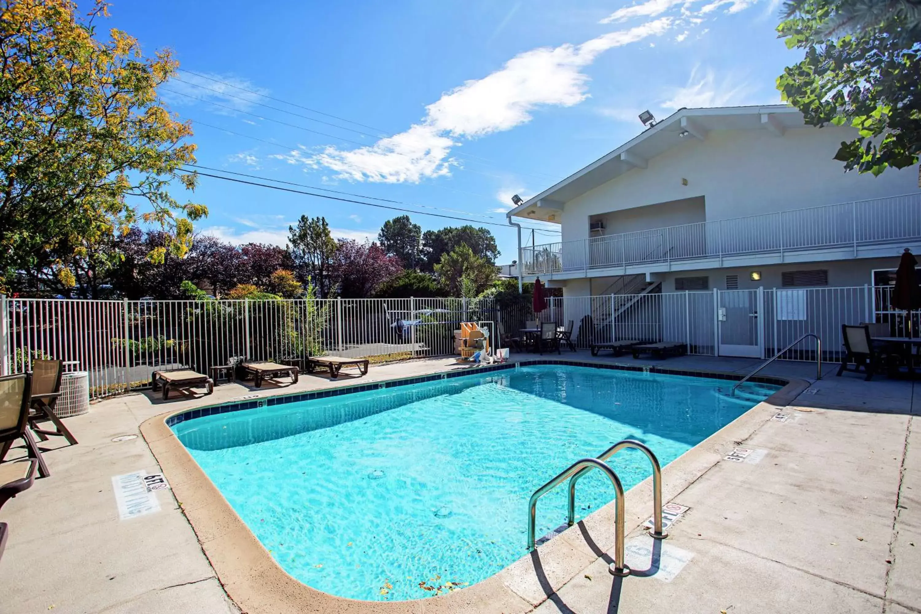 Day, Swimming Pool in Motel 6-Prescott, AZ