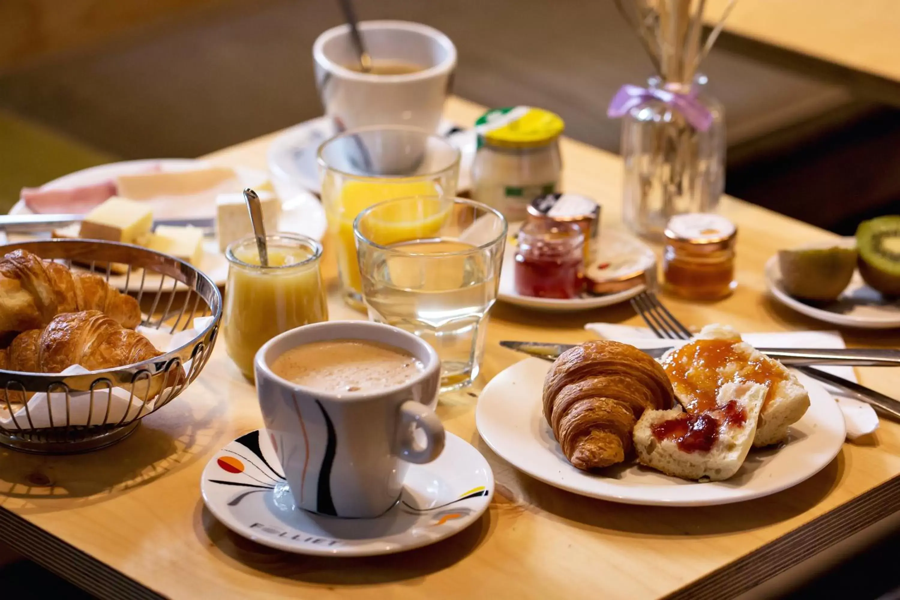 Continental breakfast in Hôtel Gaston