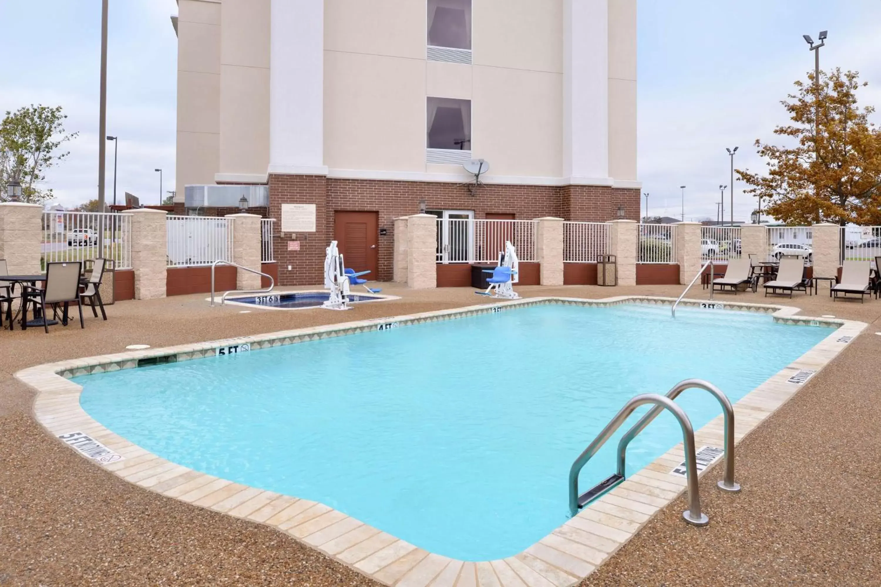 Pool view, Swimming Pool in Hampton Inn & Suites Greenville