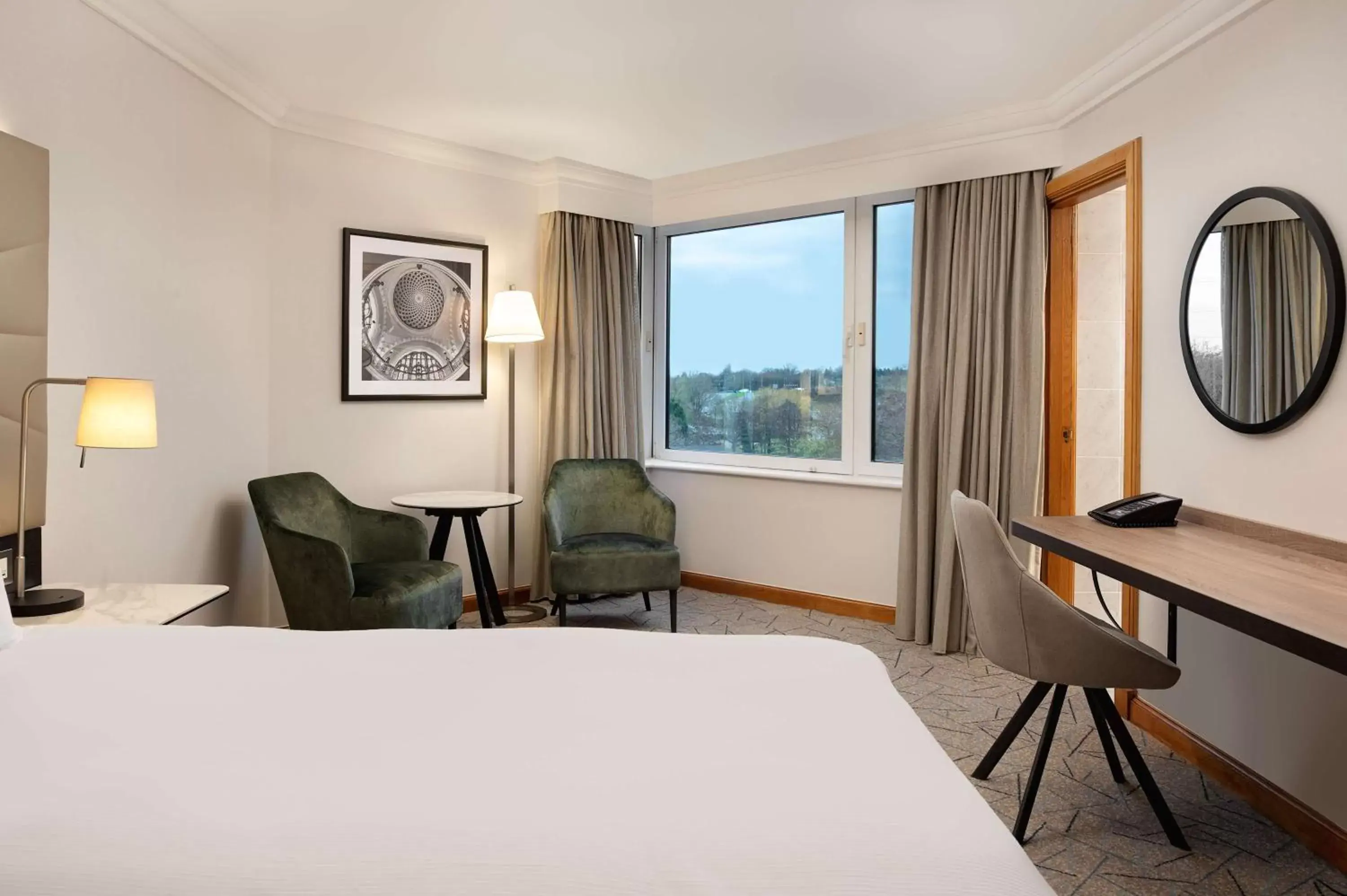 Bedroom, Bed in Hilton Birmingham Metropole Hotel