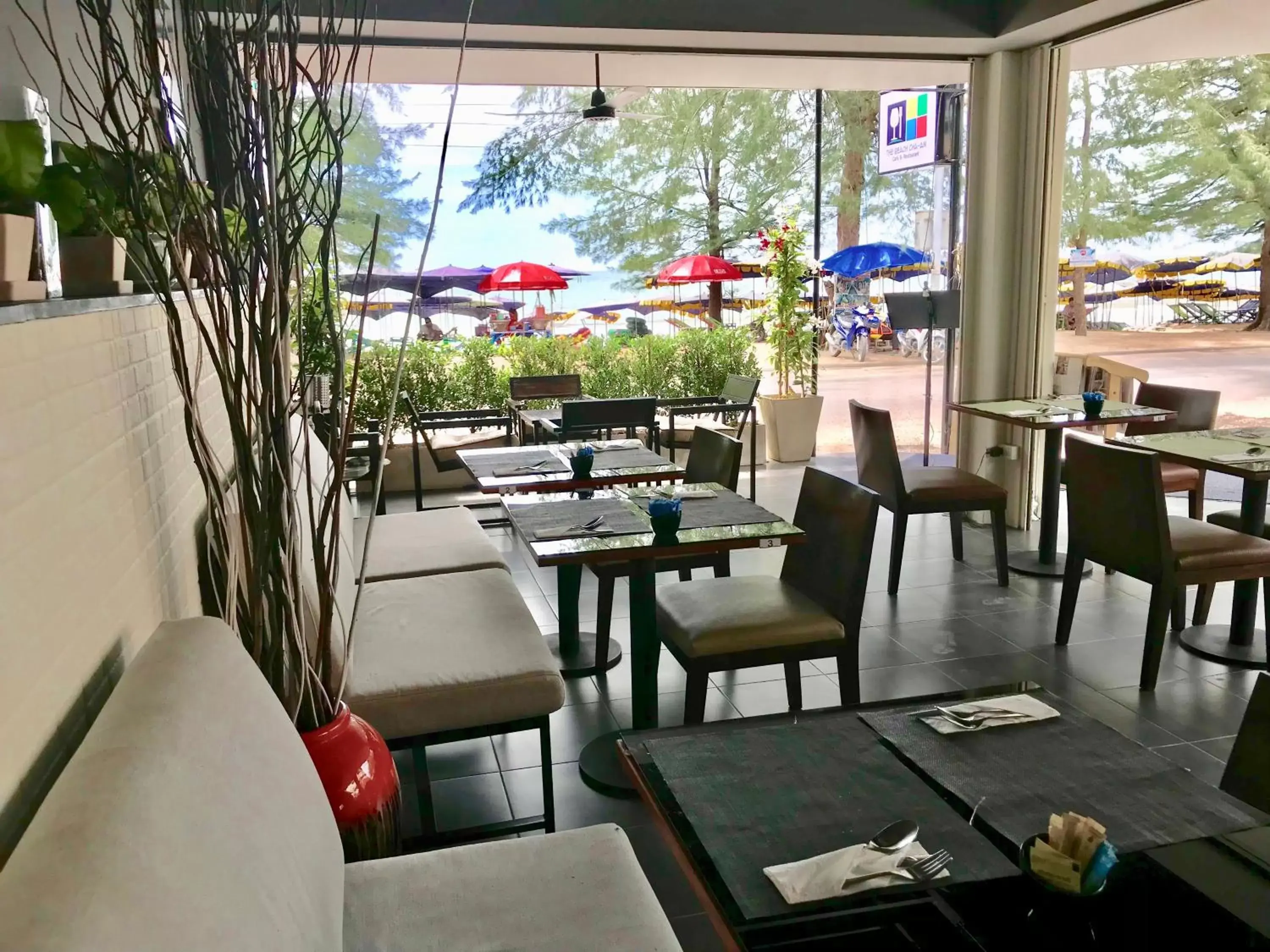 Restaurant/places to eat in THE BEACH CHA AM Residence Restaurant/places to eat in THE BEACH CHA AM Residence
