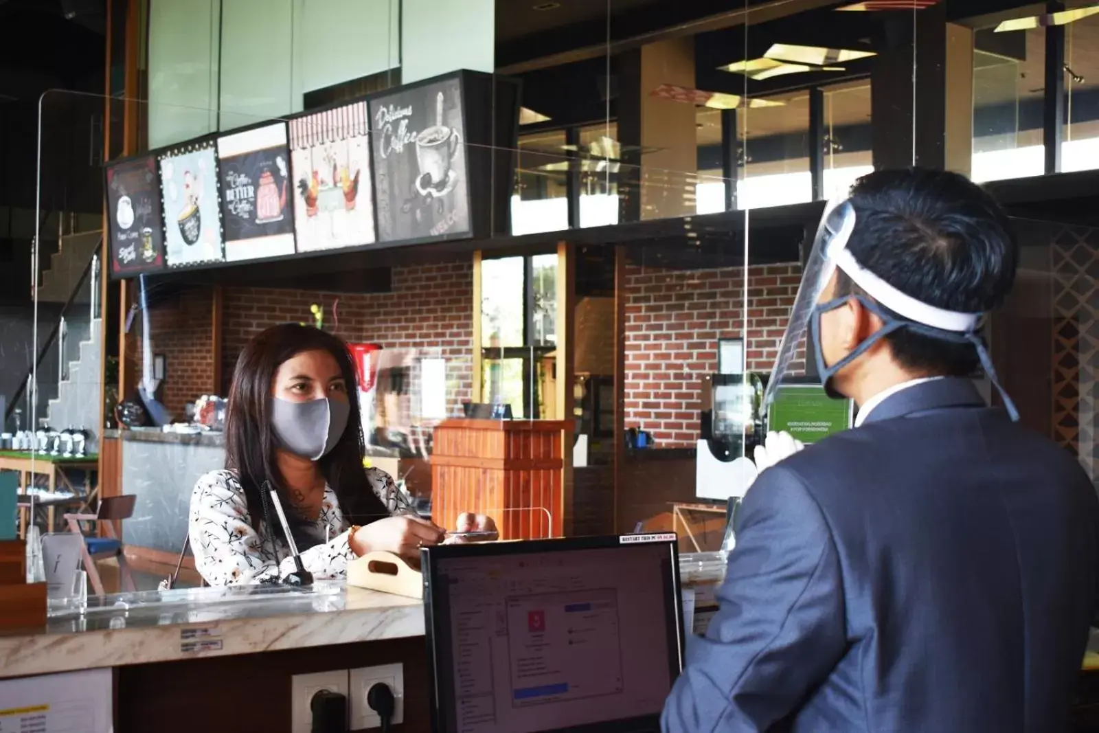 Lobby or reception in Luminor Hotel Airport Sidoarjo By WH , Best Choice and Strategic Location with a Rooftop area in Town Lobby or reception in Luminor Hotel Airport Sidoarjo By WH , Best Choice and Strategic Location with a Rooftop area in Town