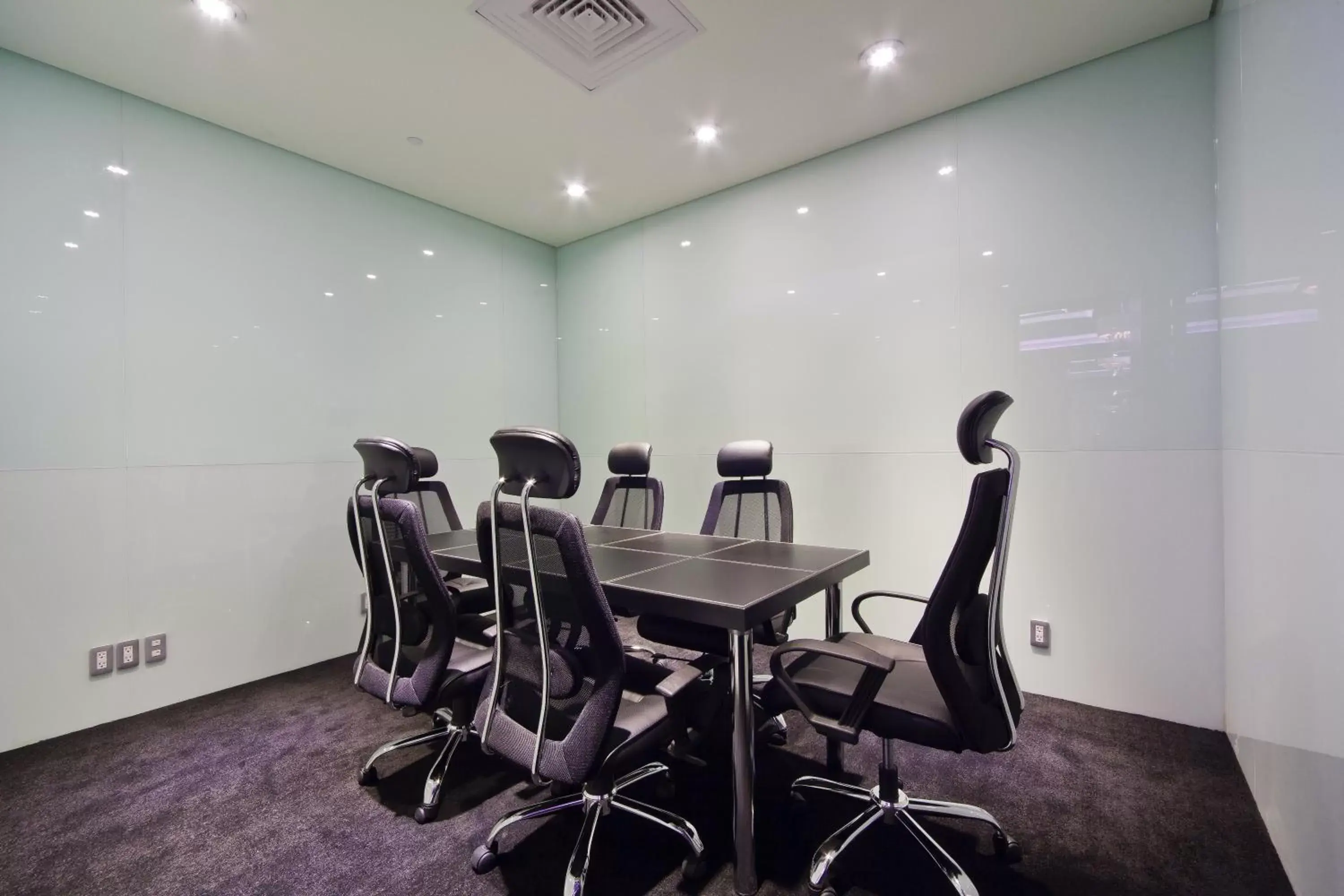 Business facilities in FX Hotel Taipei Nanjing East Road Branch