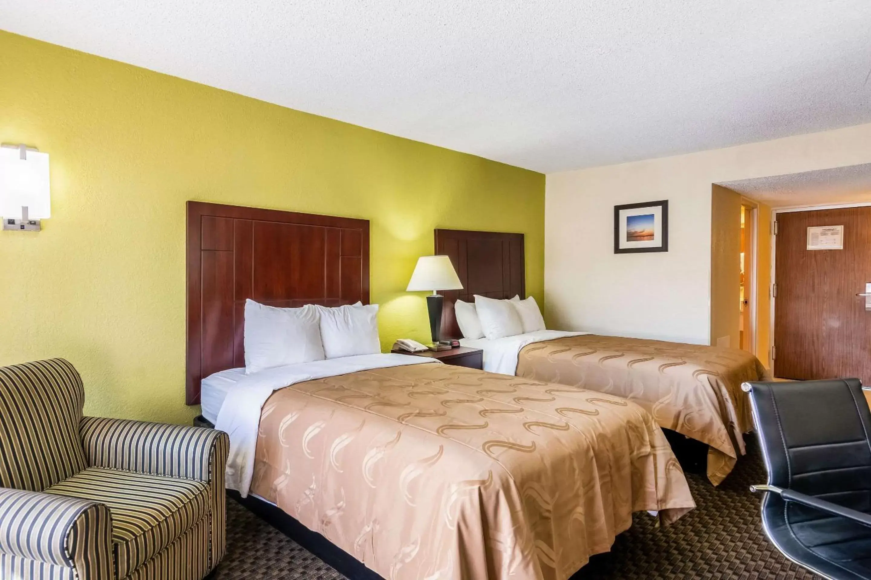 Photo of the whole room, Bed in Hermitage Hotel Richmond Virginia Photo of the whole room, Bed in Hermitage Hotel Richmond Virginia