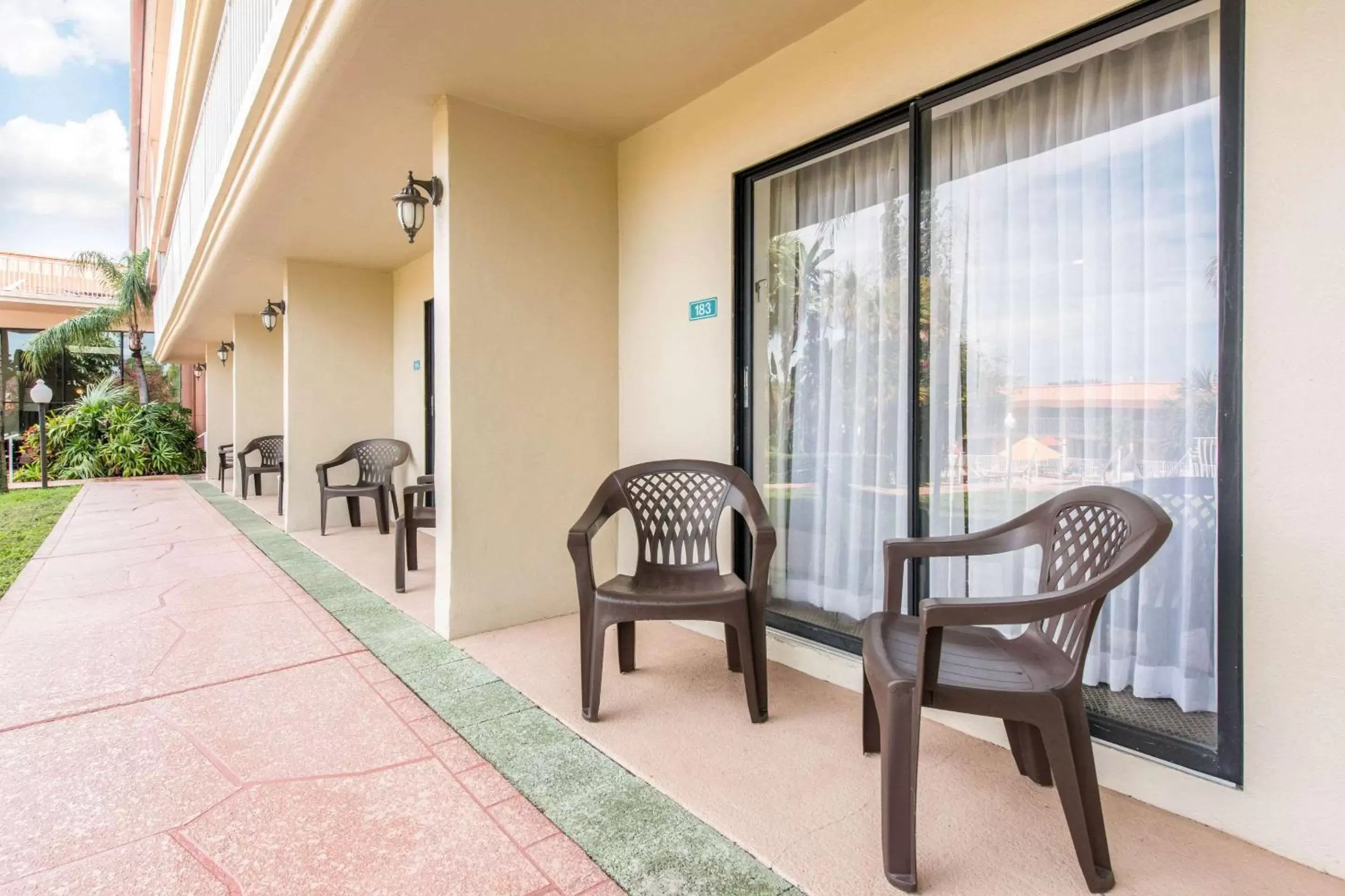 Bedroom, Seating Area in Quality Inn & Suites Tarpon Springs South