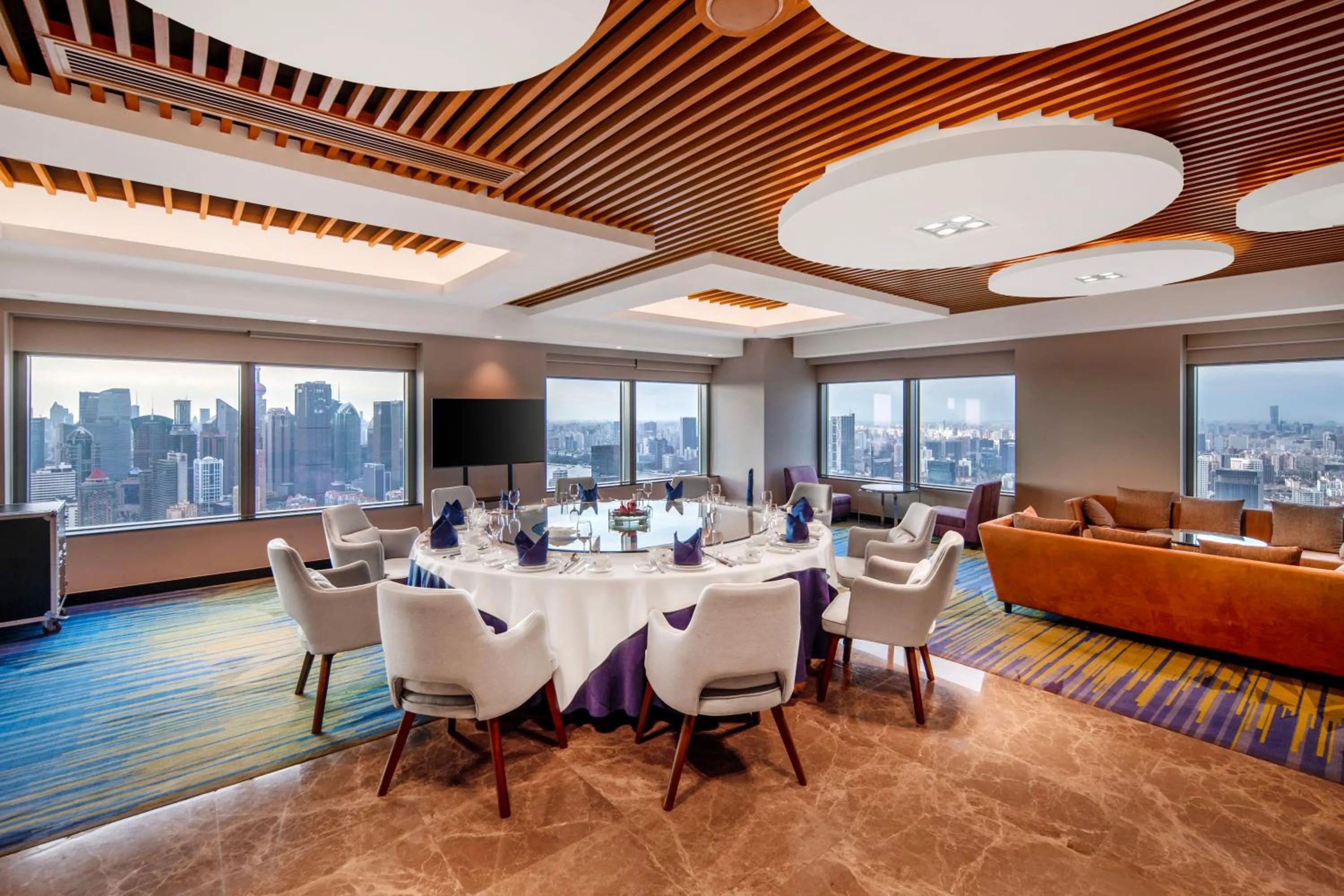 Novotel Atlantis Shanghai - Enjoy our great-valued breakfast in our rooftop revolving restaurant with a stunning river view & utilize our FREE self-serviced laundry