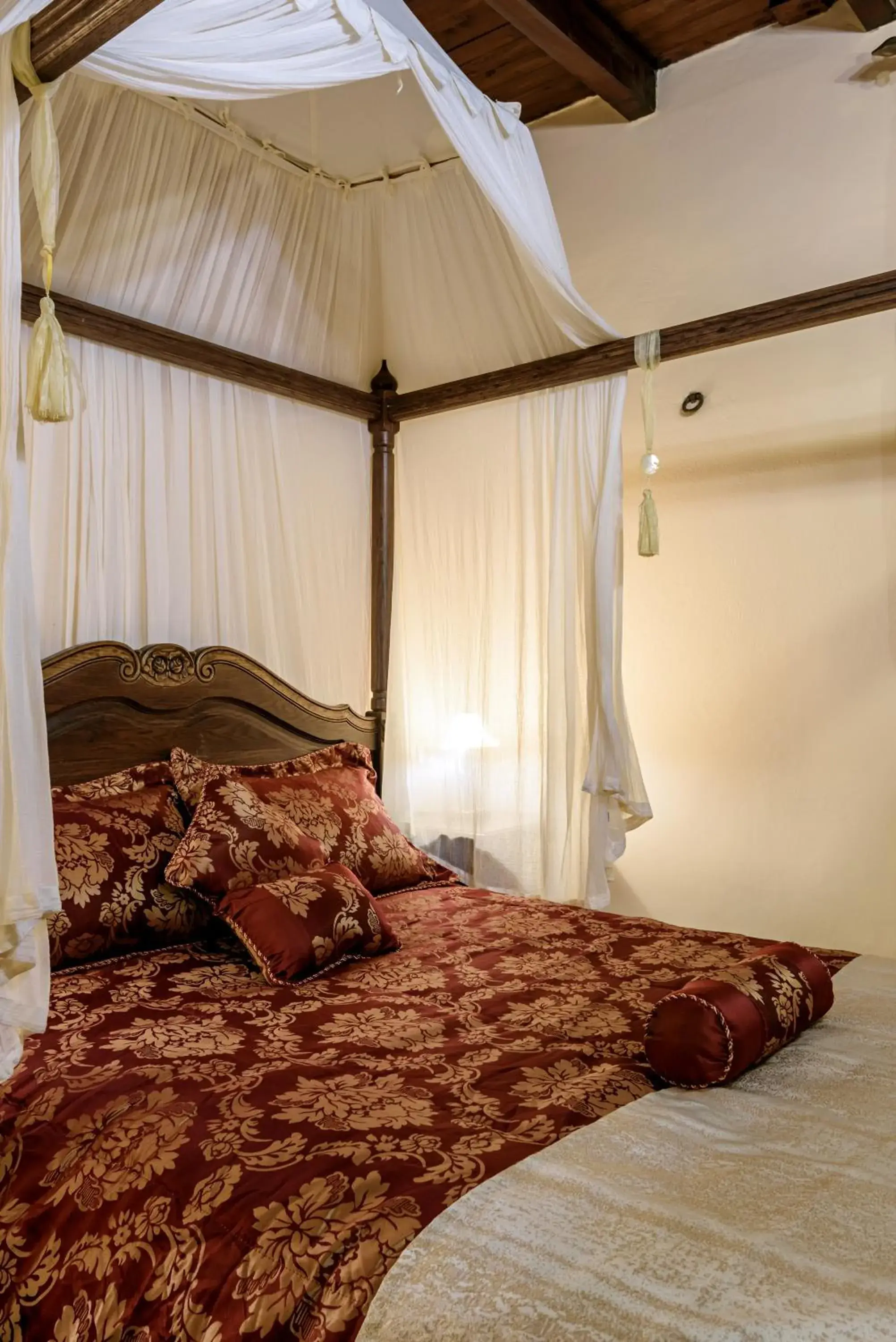 Bed in Porto Del Colombo Traditional Boutique Hotel