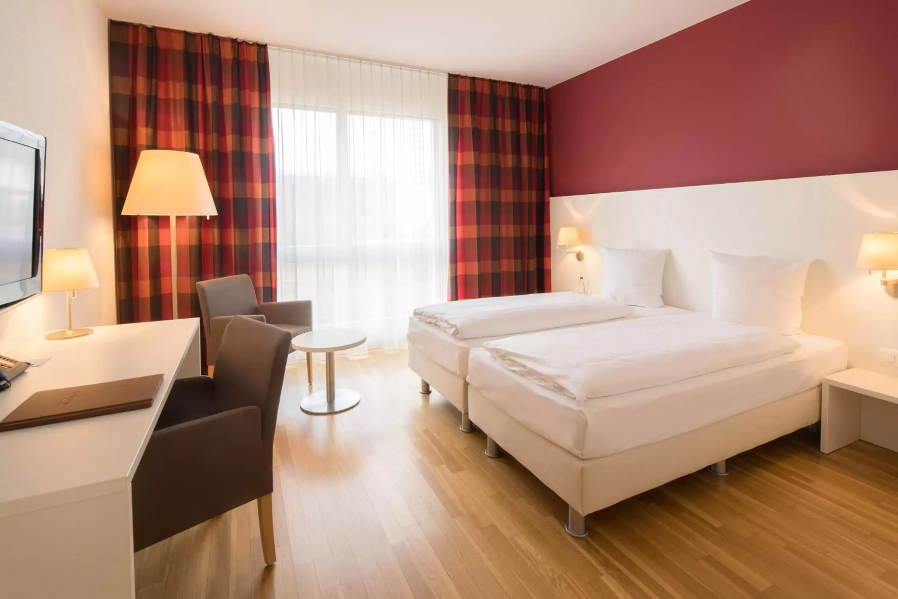 Photo of the whole room, Bed in Hotel Arcade Photo of the whole room, Bed in Hotel Arcade