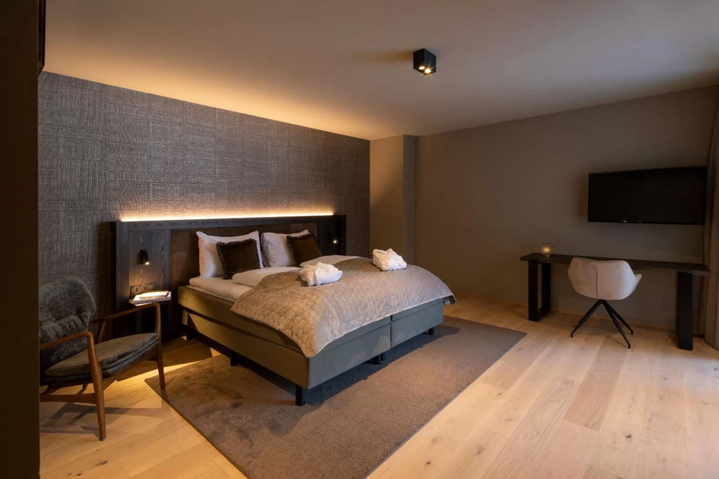 Photo of the whole room, Bed in APART Resort Westendorf